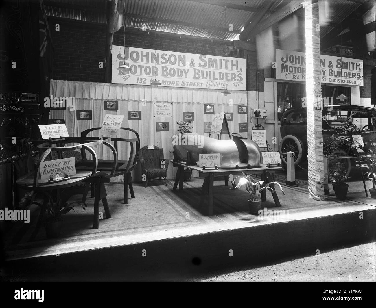 Ausstellung von Johnson & Smith, Karosseriebauer aus Christchurch, Neuseeland, CA 1920, Samuel Heath Head Stockfoto