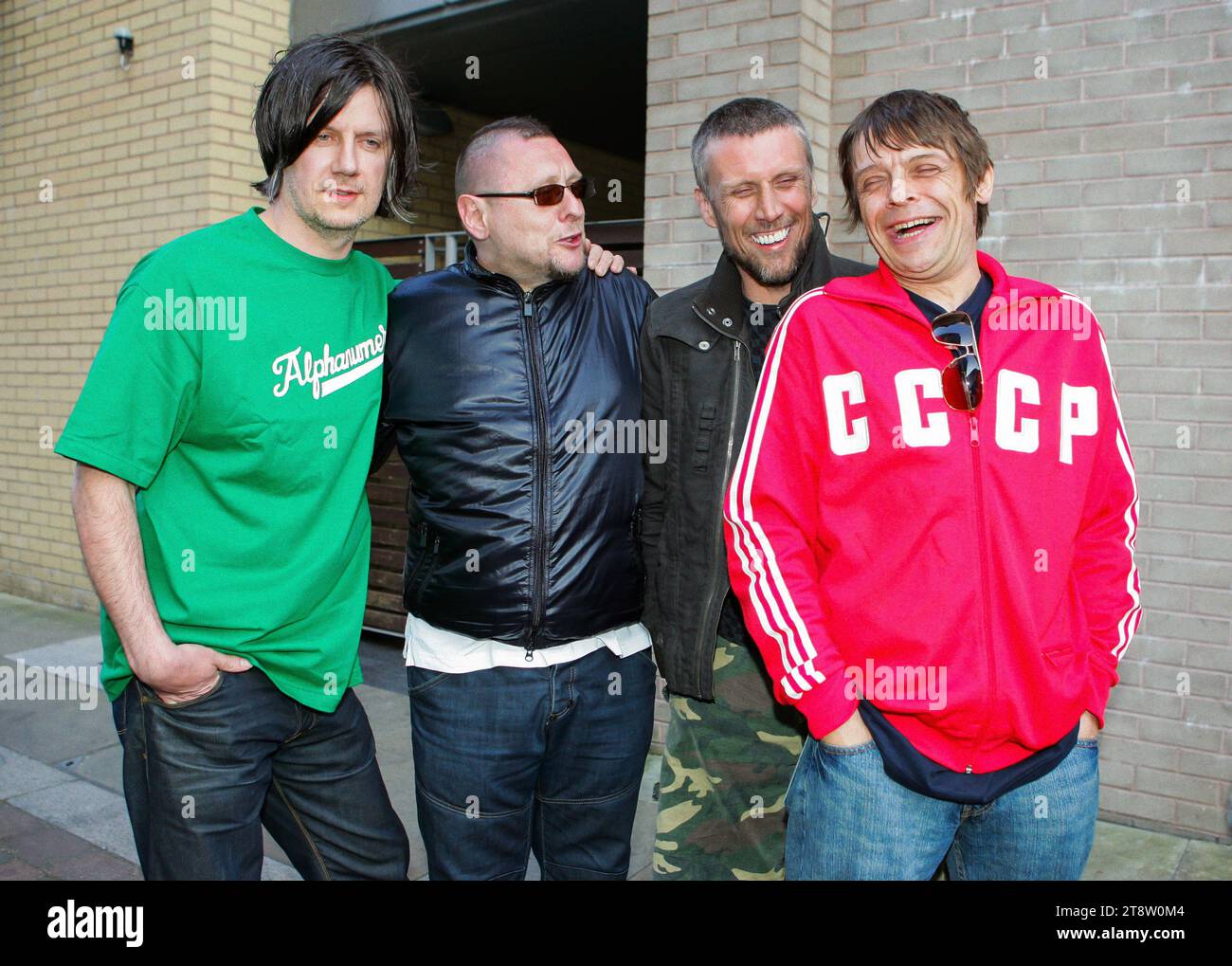 Die Bandmitglieder John Squire (Stone Roses), Shaun Ryder (Happy Mondays), Bez Happy Mondays) und Mani (Stone Roses). Stockfoto