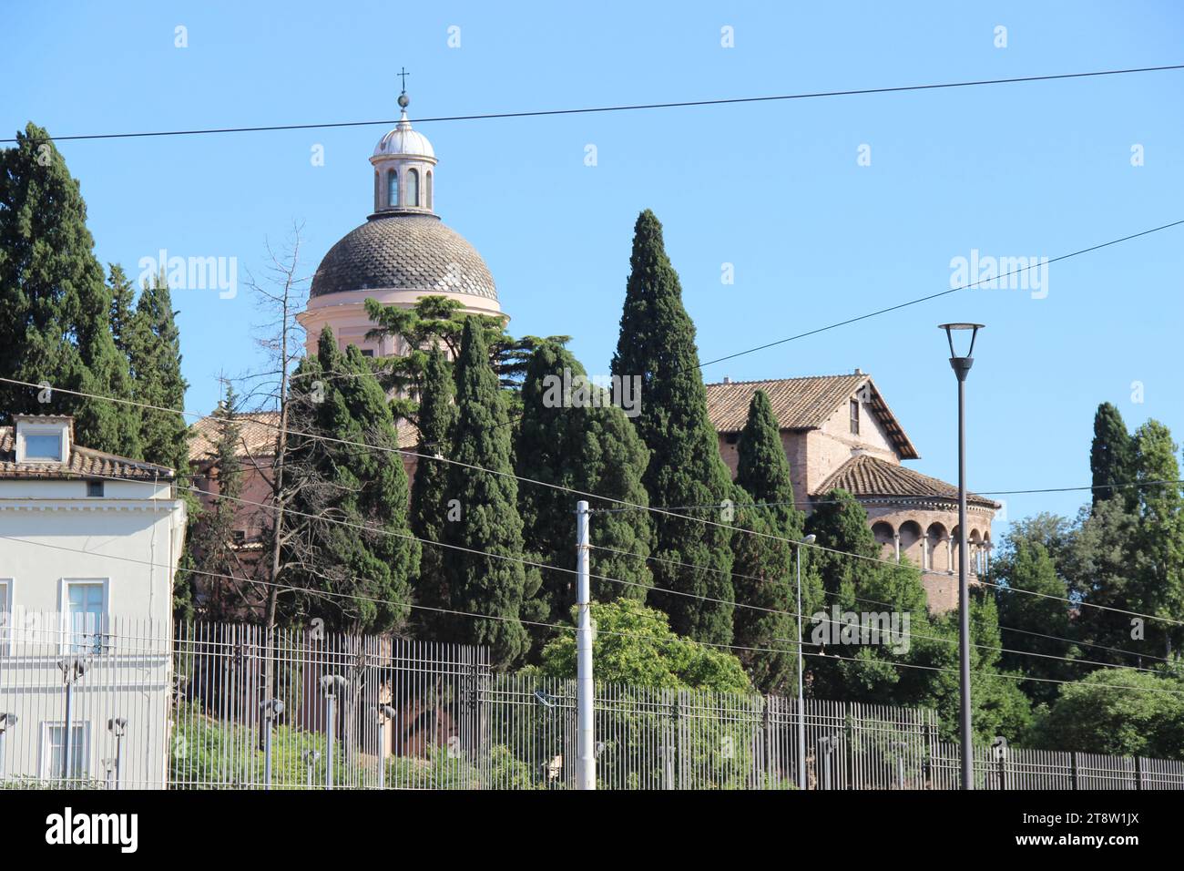 Römisch-katholische Basilika der Heiligen Johannes und Paul (Santi Giovanni e Paolo) auf dem Caelian Hill, historisches Zentrum des antiken Roms, Rom, Italien Stockfoto