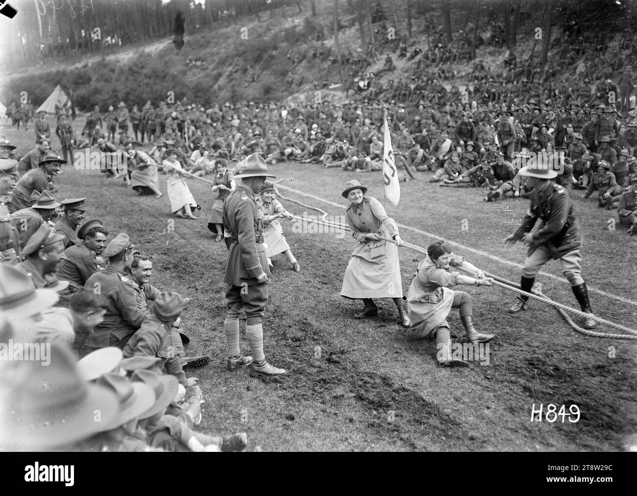 Die preisgekrönten Queen Mary Auxilary Armeekorps Tug-o-War an der NZ-Infanterie und allgemeine Basis-Depot, Etaples, Frankreich, 3. August 1918 Stockfoto
