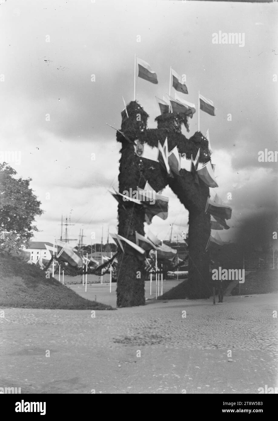 Hugo Simberg, 24.6,1873, Hamina, 12.7,1917, Ähtäri, Ehrentor Vyborg, 1890, 165 x 119 mm, Kaiser, Flagge, Tor/Tor, Hafen, Besuch, Vyborg - Arbeit: Spring Beach Stockfoto