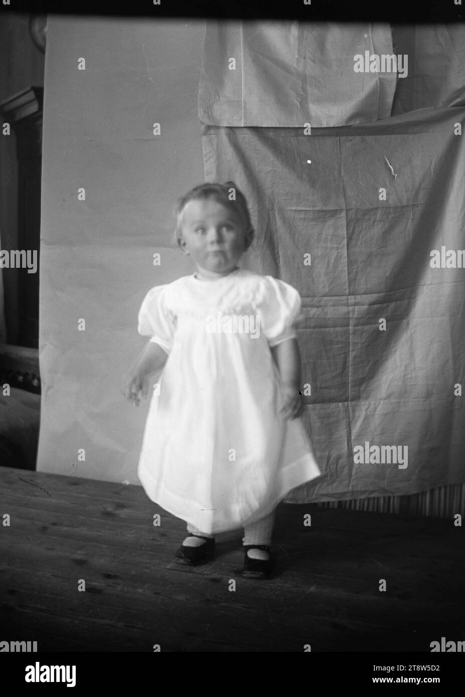 Hugo Simberg, 24.6,1873, Hamina, 12.7,1917, Ähtäri, Mädchen als Modell, 1912, 164 x 120 mm, Kind, Modell, Niemenlautta, yevo, Mädchen - Arbeit: hinter den Schlössern Stockfoto