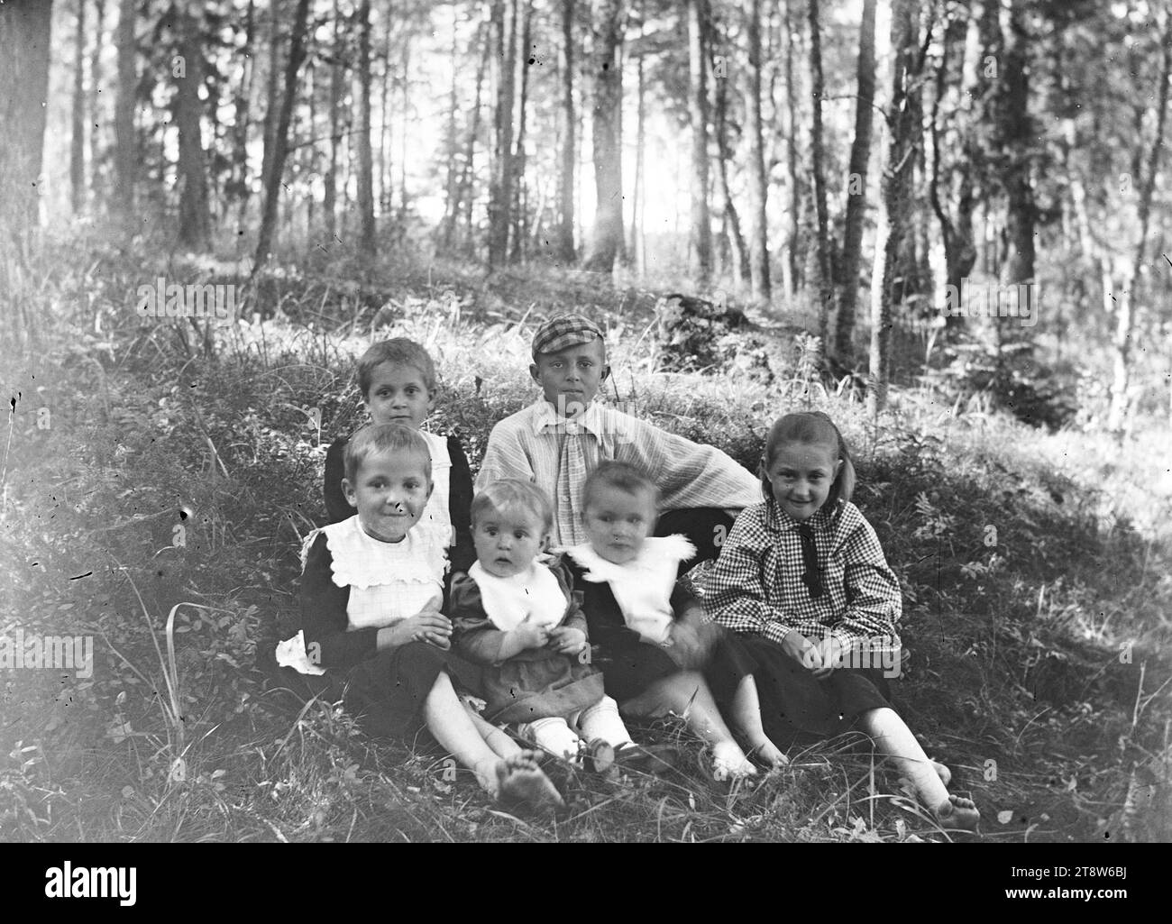 Hugo Simberg, 24.6,1873, Hamina, 12.7,1917, Ähtäri, hintere Reihe Lilli und Einar Simberg Stockfoto