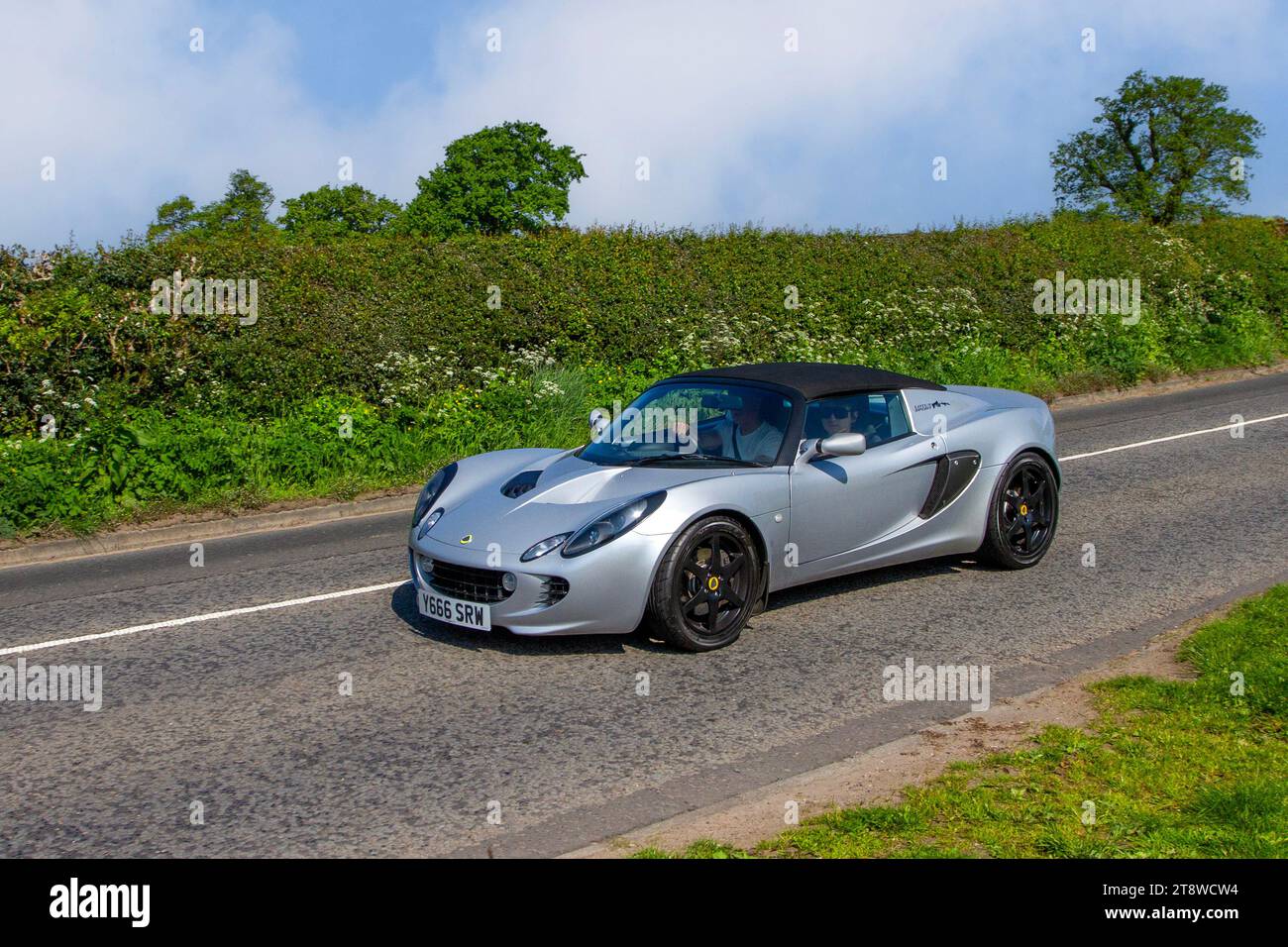 Lotus Sport. 2015 Lotus Elise S S 6-Gang-Schaltgetriebe; unterwegs zur Capesthorne Hall Classic Car Show im Mai, Cheshire, Großbritannien Stockfoto