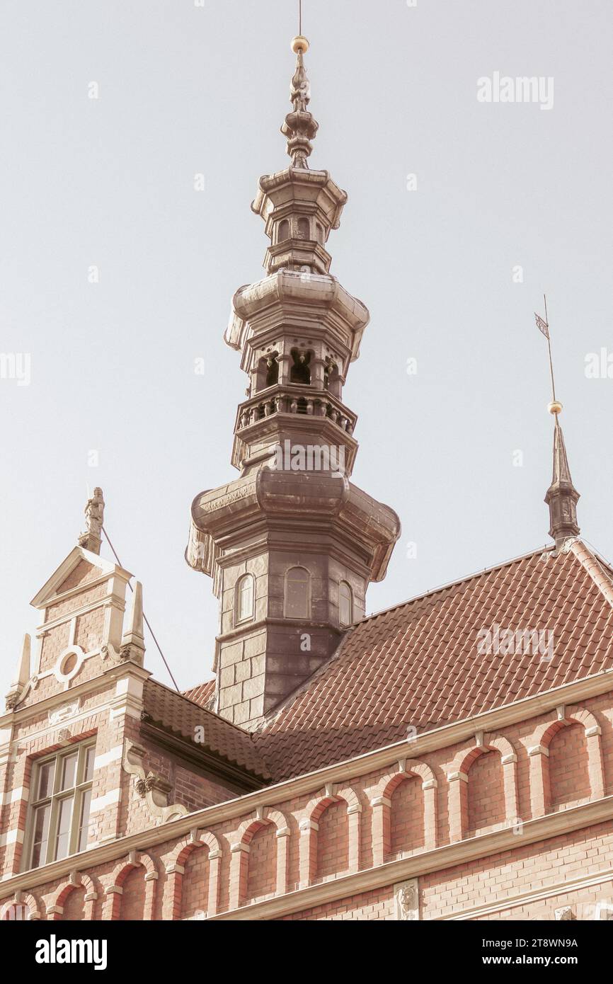 Verschiedene architektonische Details wurden auf einigen der Gebäude in Danzig gefunden Stockfoto
