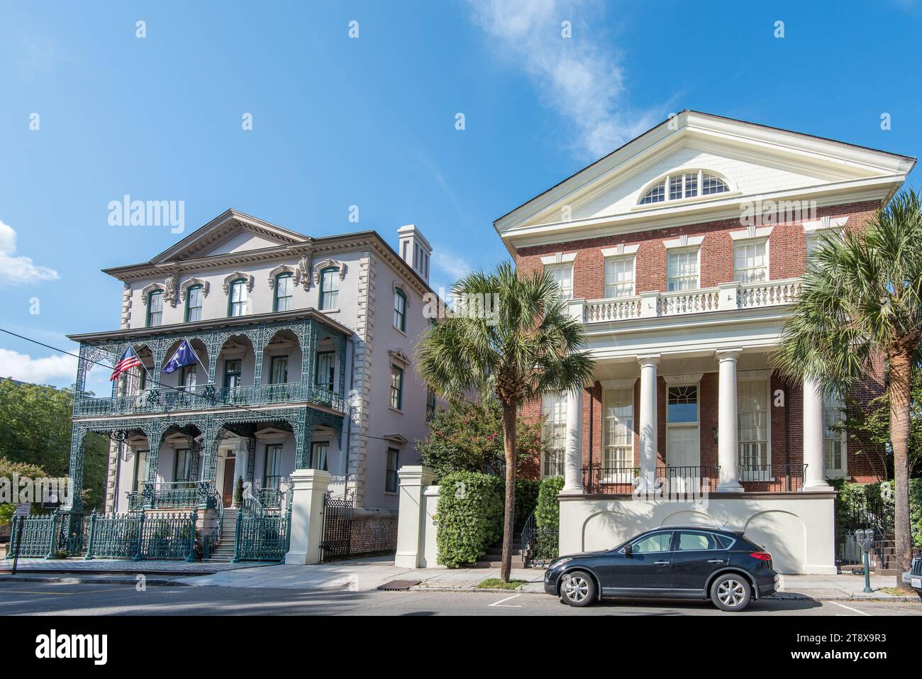 John Rutledge House (1763) und Colonel Thomas Pinckney House (1829) in Charleston, SC, sind Beispiele für historische Wohnarchitektur Stockfoto