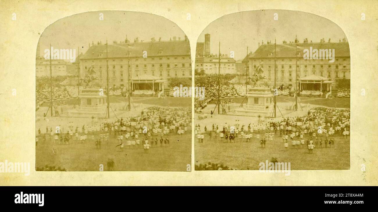 Enthüllung des Denkmals für Erzherzog Carl am Äußeren Burgplatz am 22. Mai 1860, Adolf Ost, Fotograf, 1860, Fotografie, Untersatzkarton 8, 5 x 17, 4 cm, öffentliche Feste und Feste, 1. Bezirk: innere Stadt, Reiterstatue, Skulptur, öffentliche Feste, offizielle Eröffnung, Eröffnungszeremonie, Einweihung, Enthüllung, Heldenplatz, Denkmal, Statue, Erzherzog-Carl-Denkmal (1), Wiener Sammlung Stockfoto