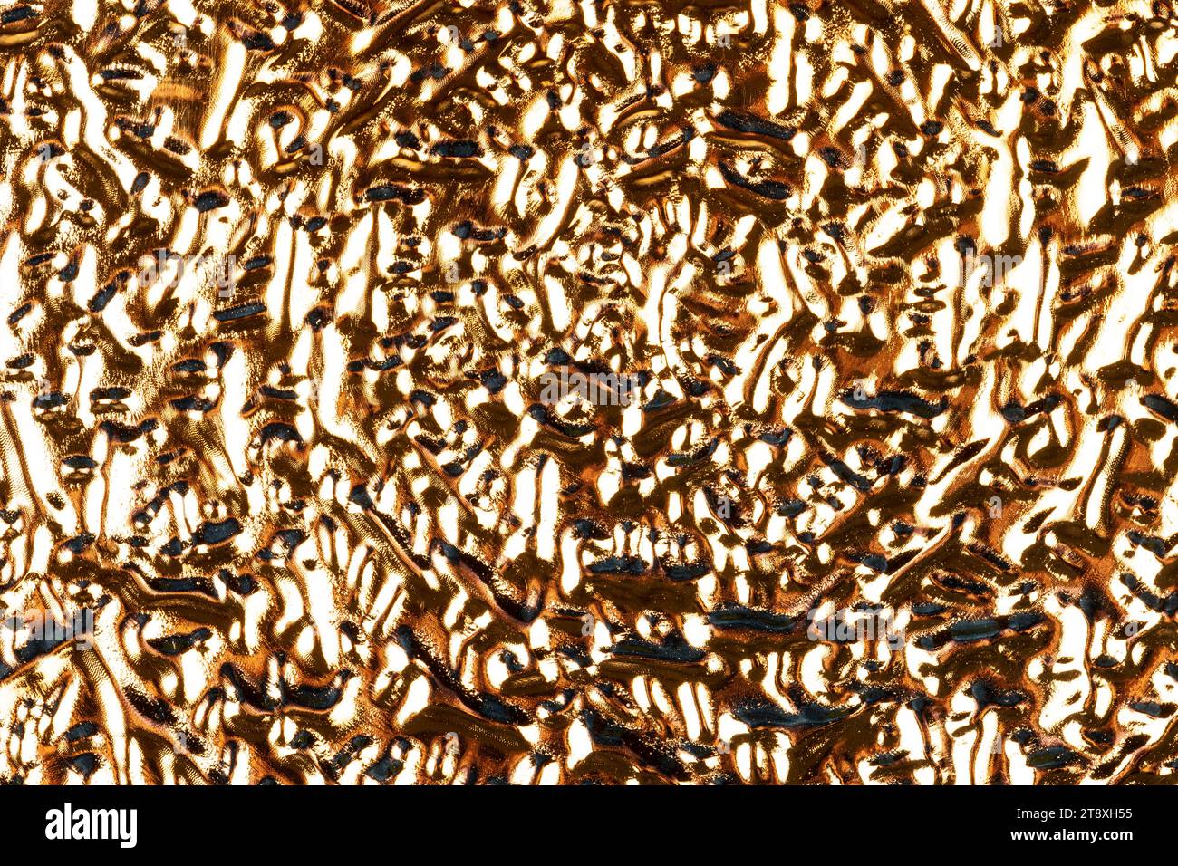Goldene Wellen, welliger Hintergrund. Abstrakter goldener Hintergrund Stockfoto