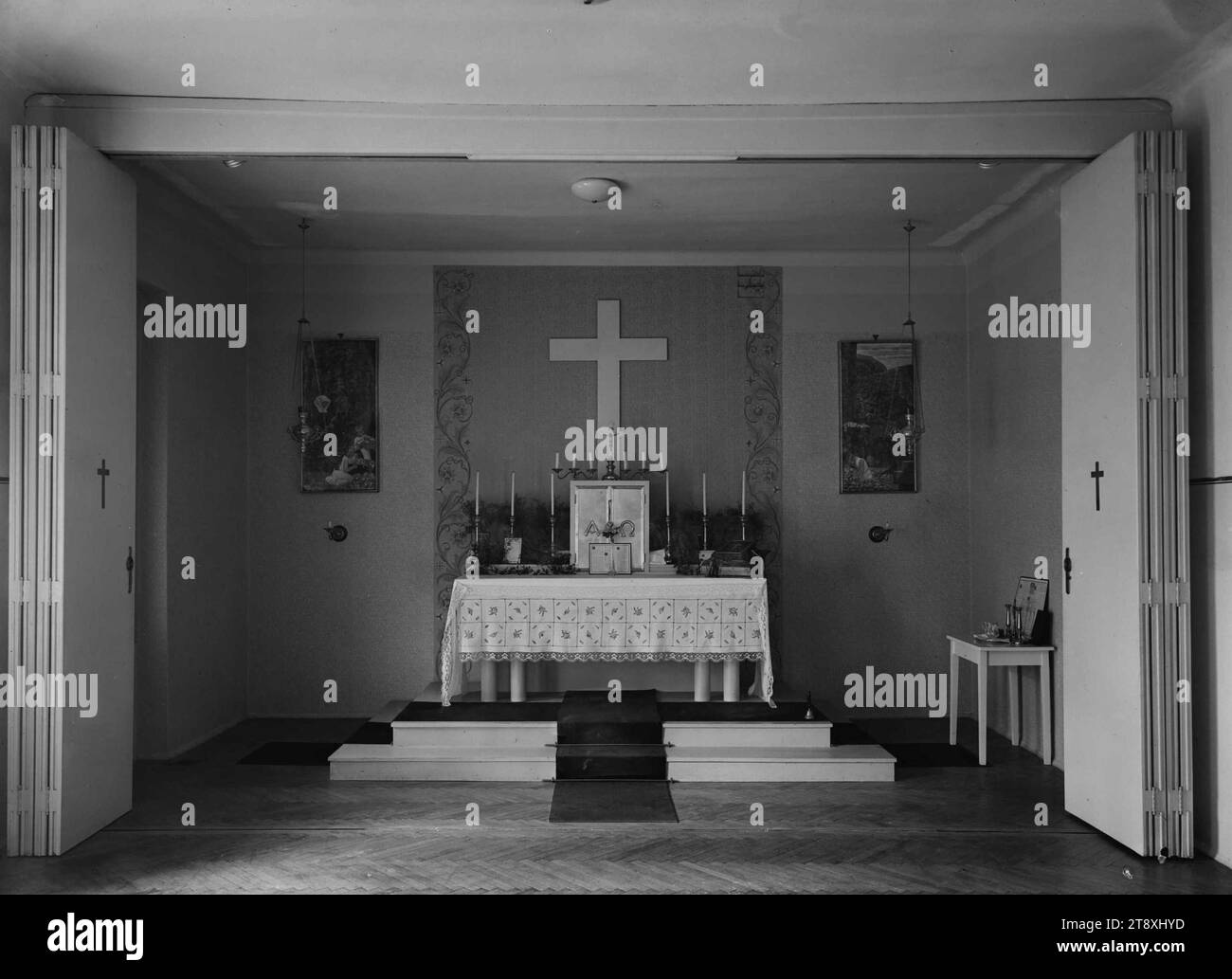 Kapelle im Kinderkrankenhaus Leopoldstadt (2., obere Augartenstraße 26-28), Blick auf den Altar, Martin Gerlach jun. (1879-1944), Fotograf, Datum um 1936, Glas, negativ, Höhe 17,8 cm, Breite 23,8 cm, Architektur, 2. Bezirk: Leopoldstadt, Altar, Kapelle (Inneres des Hauses), Wiener Sammlung Stockfoto