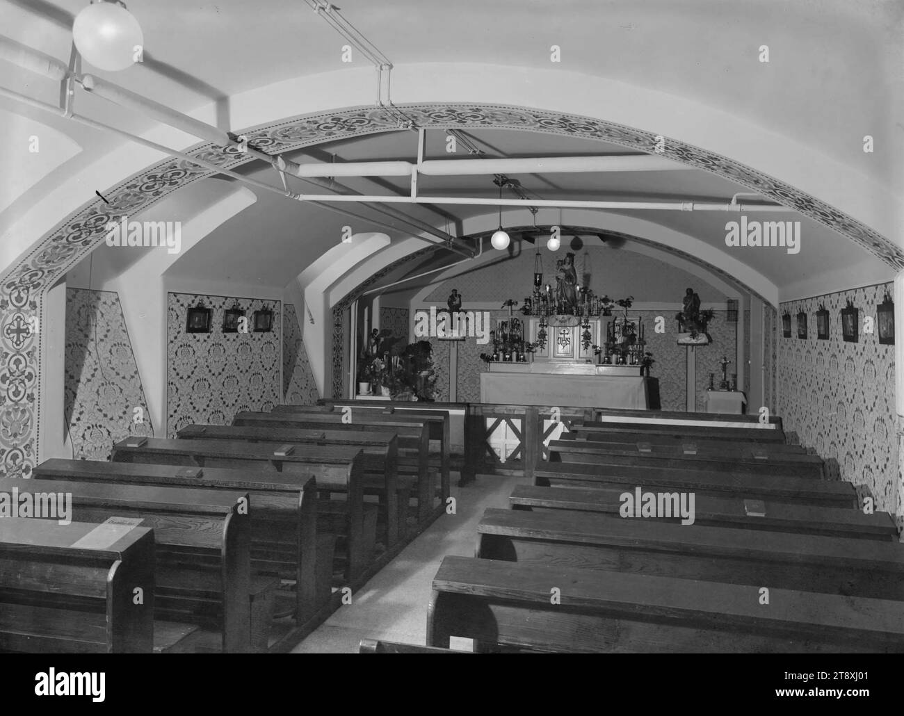 Kapelle im Haus der Wiener Kaufleute (18., Peter Jordan-Straße 42), Blick auf den Altar, Martin Gerlach jun. (1879-1944), Fotograf, Datum um 1936, Glas, negativ, Höhe 17,8 cm, Breite 23,8 cm, Architektur, 19. Bezirk: Döbling, Kapelle (Innenansicht des Hauses), Altar, Wiener Sammlung Stockfoto