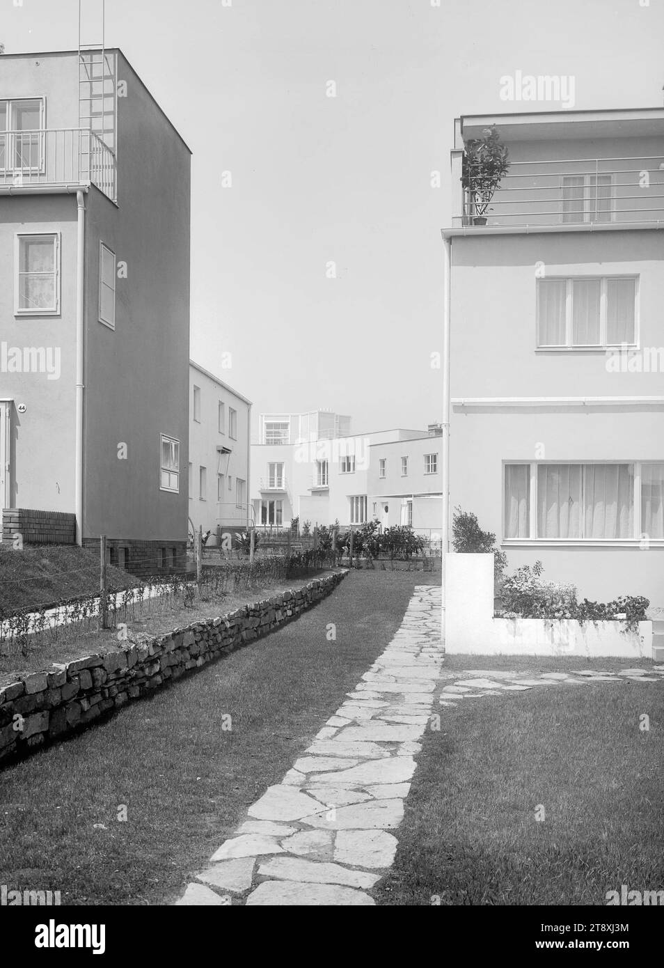 Werkbundsiedlung, Haus 44, 45, 39, 40 (13. Blick auf die Häuser Veitingerg. 111-117 und Woinovichg. 3 und 5), Martin Gerlach jun. (1879-1944), Fotograf, 1932, Glas, negativ, Höhe 23,8 cm, Breite 17,8 cm, Architektur, Rotes Wien, Ausstellungen, 13. Bezirk: Hietzing, Flachbau, Wohnhaus, Wiener Sammlung Stockfoto