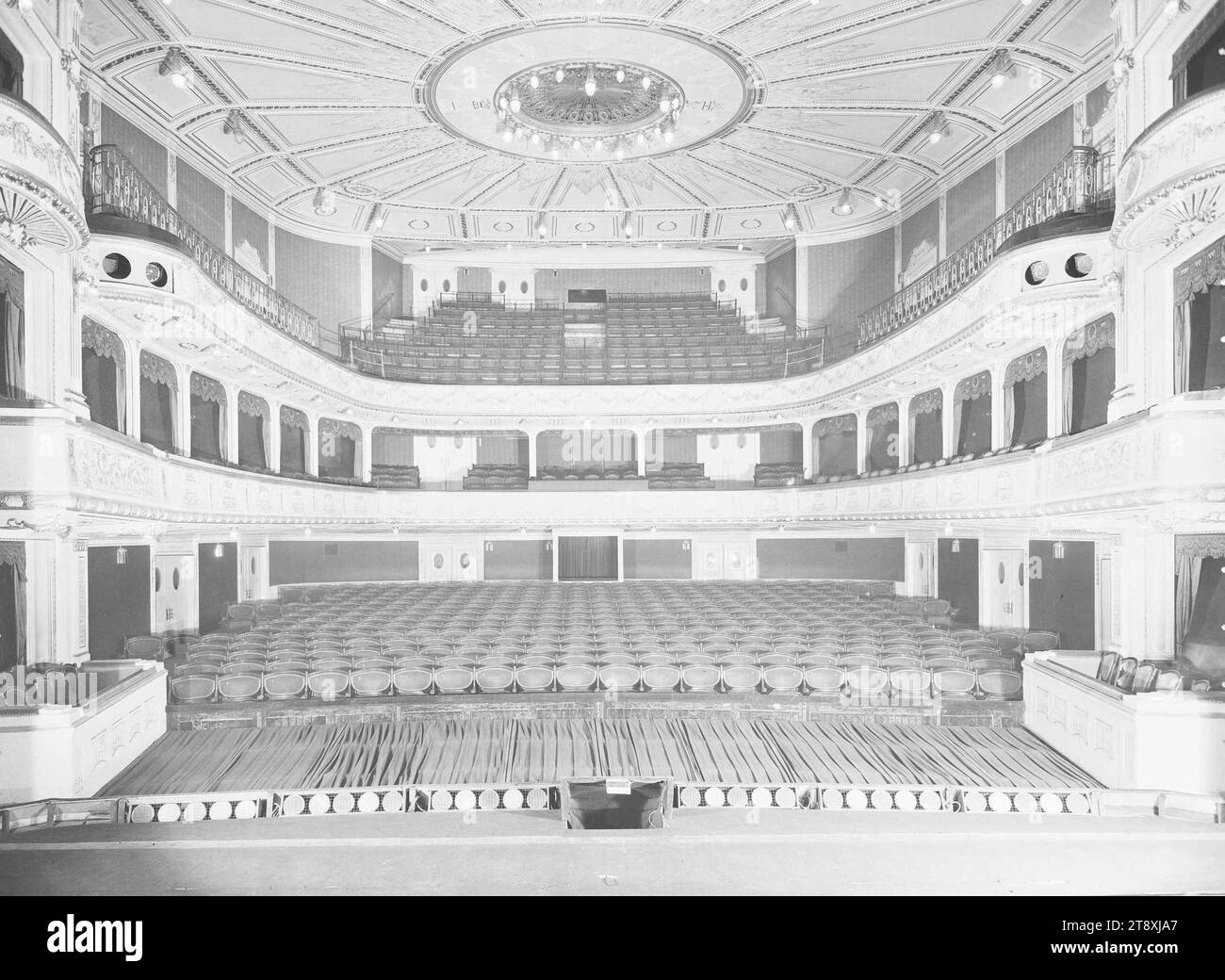 Stadttheater Baden bei Wien, Auditorium, Martin Gerlach Jr. (1879-1944), Fotograf, Datum um 1938-1940, Glas, negativ, Höhe 17,9 cm, Breite 23,9 cm, Architektur, Theater, Theater (Gebäude), Die Wiener Sammlung Stockfoto