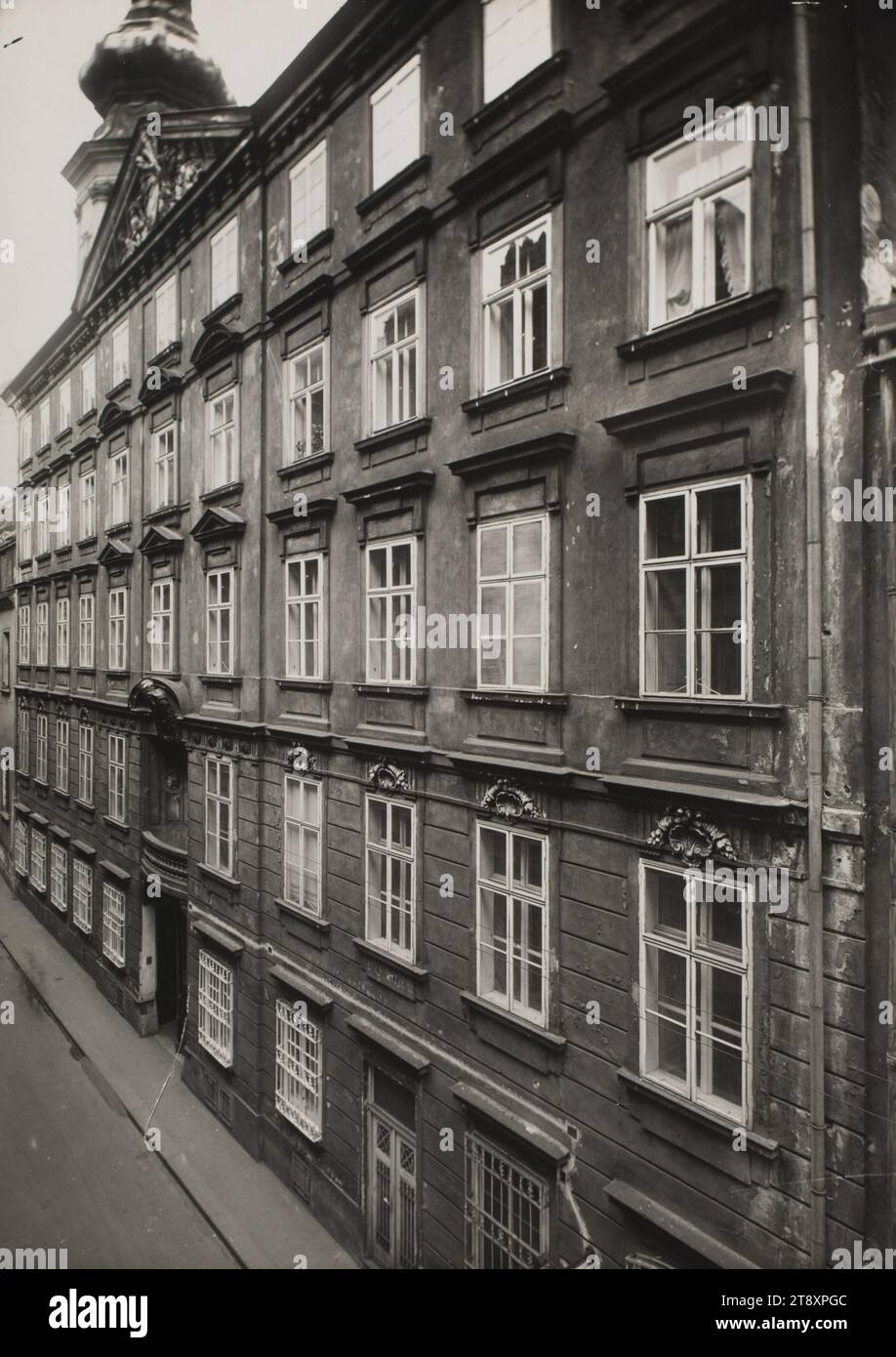 1, Annagasse 5 - Mariazellerhof, Bruno Reiffenstein (1869-1951), Fotograf, Datum um 1905, Gelatine Silberpapier, Foto, Höhe 22,9 cm, Breite 16,3 cm, Architektur, 1. Bezirk: Innere Stadt, Flachbau, Wohnhaus, Sammlung Wien Stockfoto