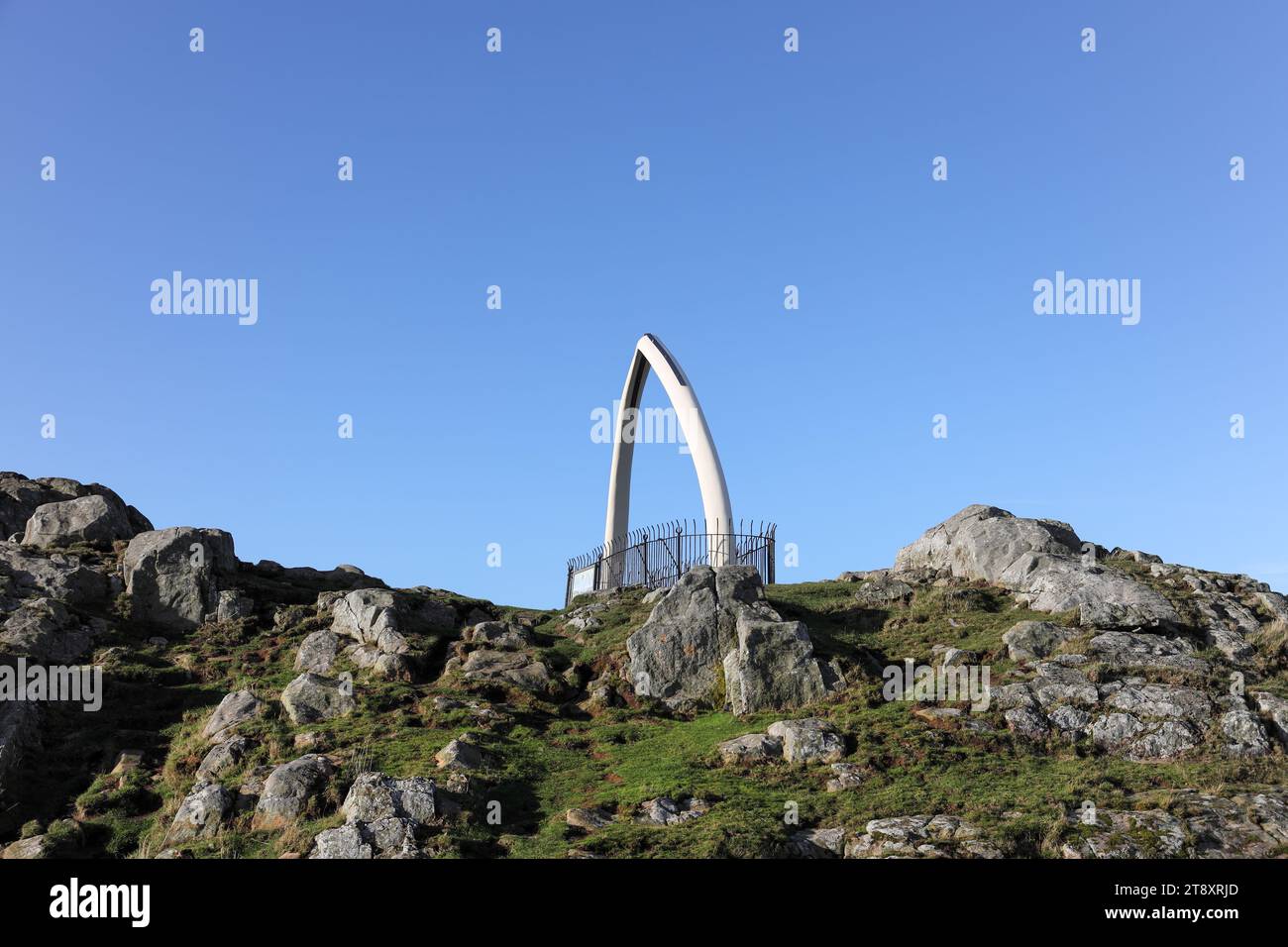 Wale Bone Arch auf dem Gipfel des North Berwick Law, North Berwick, East Lothian, Schottland, Vereinigtes Königreich. Stockfoto