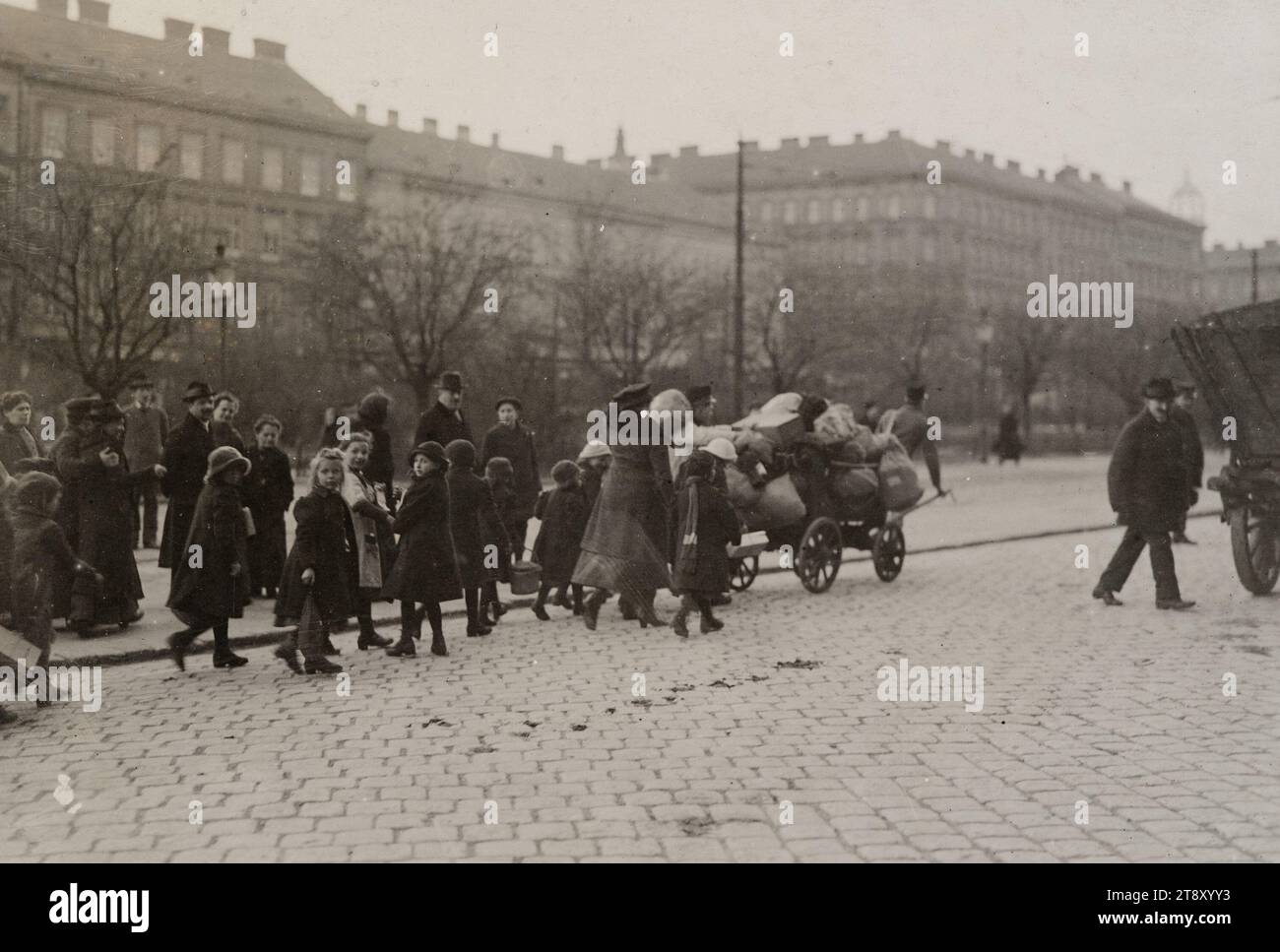 Ankunft eines Zuges mit Wiener Kindern aus Schweden am Westbahnhof, Richard Hauffe (1878-1933), Fotograf, Datum um 1920, Fotografie, Kind, die Wiener Sammlung Stockfoto