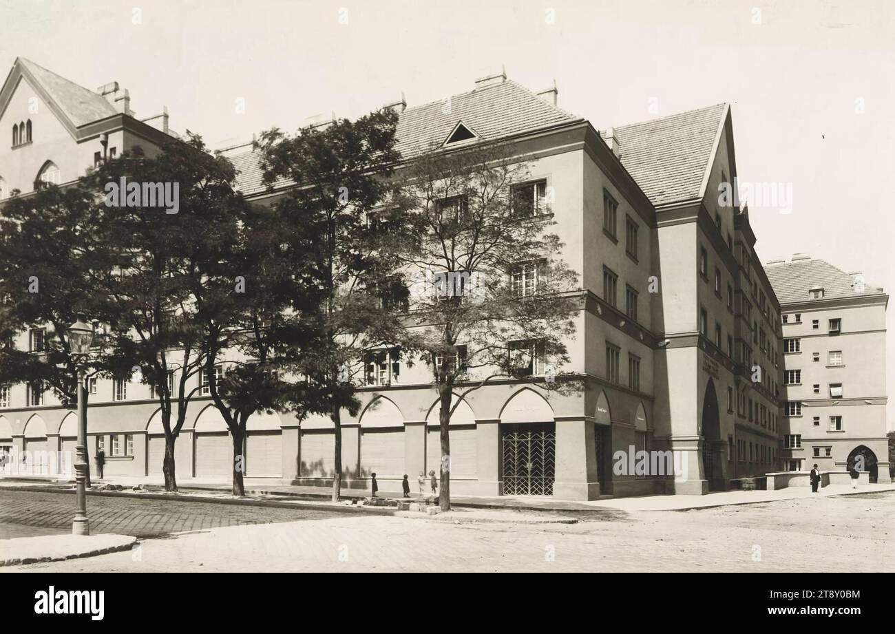 11. Grillgasse 40, Herbortgasse 22-24 - Dr.-Franz-Klein-Hof, Martin Gerlach jun. (1879-1944), Fotograf, Datum um 1926, Gelatinepapier, Höhe x Breite 38, 5 x 60, 2 cm, Rotes Wien, Gemeindebau, Gemeindebau, Wohnen, 11. Bezirk: kochen, Wohnung, Mehrfamilienhaus, Dr.-Franz-Klein-Hof, Die Wiener Sammlung Stockfoto