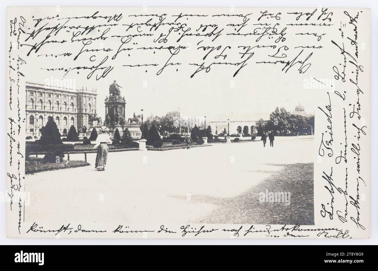 Maria-Theresien-Platz - Blick in Richtung Burgtor, Ansichtskarte, unbekannt, Datum nach 1904, Karton, Silbergelatinepapier, Inschrift, NACHRICHT, Liebe Frieda, Soeben deine l. gestern habe ich Tante Jeta einen Brief geschickt, in dem ich auch von den Hühnern sprach. Es wäre in Ordnung, wenn du sie als Fracht mitbringst. Aber es wäre mir lieber, wenn du mit dem früheren Zug kommst Stockfoto