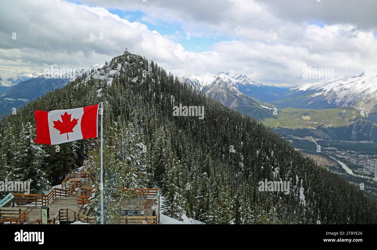 Kanada-Flagge auf Sulphur Mountain, Banff NP, Kanada Stockfoto