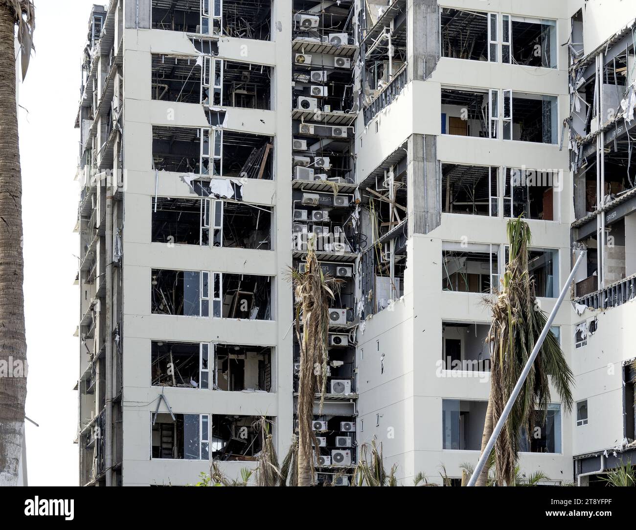 Beschädigte Gebäude in Acapulco, Mexiko, nachdem der Hurrikan Otis der Kategorie 5 am 26. Oktober 2023 die Stadt getroffen hatte Stockfoto