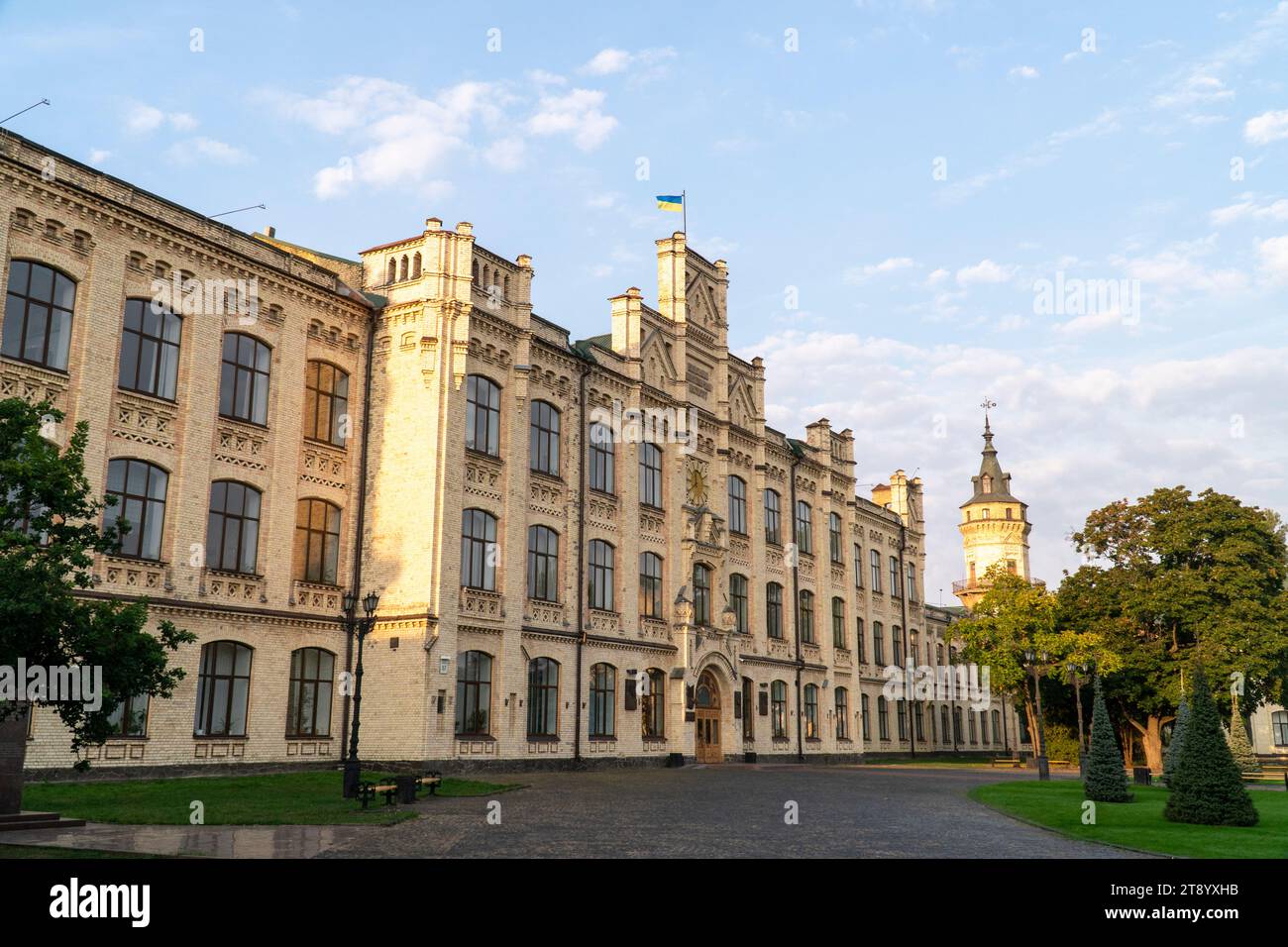 Nationale Technische Universität der Ukraine Igor Sikorsky Kiew Polytechnisches Institut Hauptgebäude am sonnigen Morgen, Kiew Ukraine Stockfoto