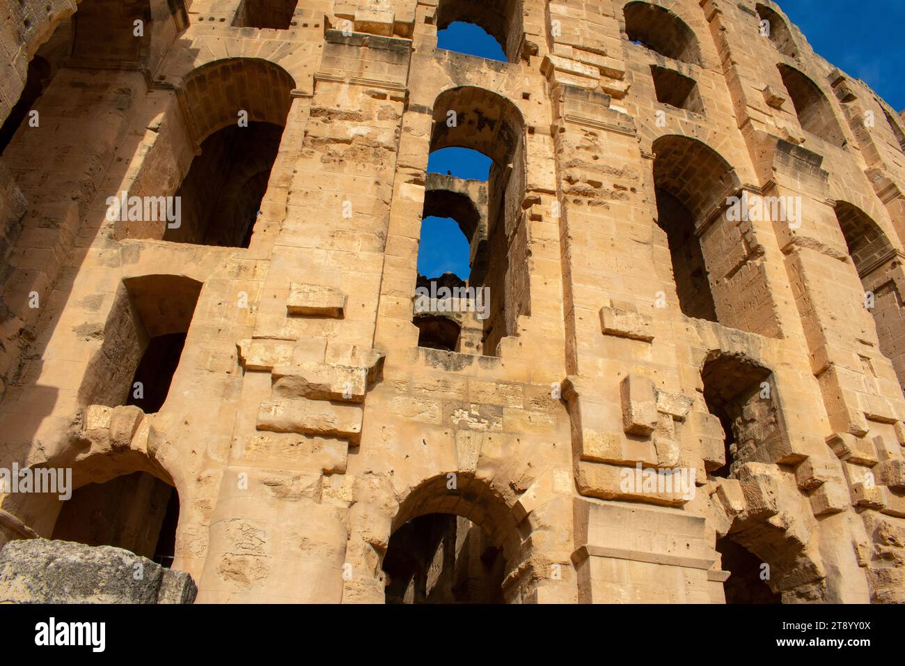 Das Amphitheater von El Jem, die heutige Stadt El Djem, Tunesien, früher Thysdrus Stockfoto