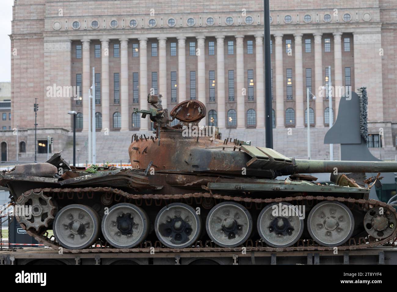Russischer Kampfpanzer T-72 B3, der im Februar 2022 bei einem Angriff auf die Ukraine eingesetzt wurde, bis die Ukrainer ihn bei Kiew zerstörten. Stockfoto