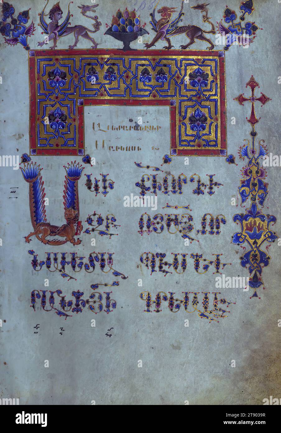 T'oros Roslin Evangelien, die Eröffnung des Markusevangeliums mit seinem Symbol, diese Handschrift wurde 1262 von T'oros Roslin, einem äußerst prominenten Illuminator, erstellt. die das Spektrum der handschriftlichen Belichtungen erweiterte, indem sie einen ganzen Zyklus von Bildern in die Evangelien einführten, anstatt, wie traditionell, nur die Porträts der Evangelisten einzubeziehen. Diese spezielle Handschrift wurde im Scriptorium von Hromkla erstellt, das unter der Herrschaft des katholikos Konstantin I. (1221–1267) zum führenden künstlerischen Zentrum der armenischen Kilikien wurde. Stockfoto