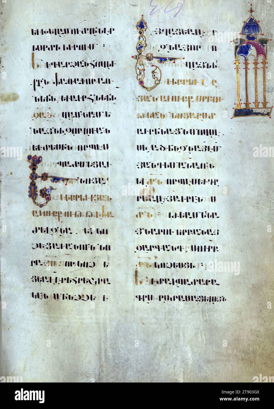 T’oros Roslin Gospels, Tempel, diese Handschrift wurde 1262 von T’oros Roslin, einem äußerst prominenten Illuminator, erstellt, der die Palette der Handschriften erweiterte, indem er einen ganzen Bildzyklus in die Evangelien einführte, anstatt, wie traditionell, nur die Porträts der Evangelisten einzubeziehen. Diese spezielle Handschrift wurde im Scriptorium von Hromkla erstellt, das unter der Herrschaft des katholikos Konstantin I. (1221–1267) zum führenden künstlerischen Zentrum der armenischen Kilikien wurde. Stockfoto