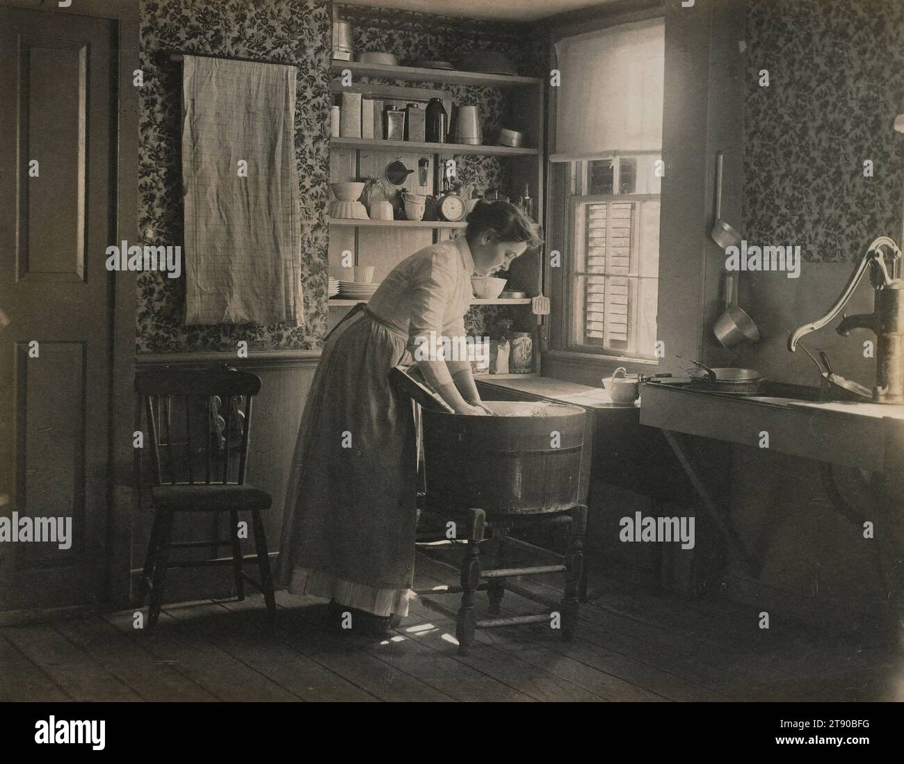 Sunny Kitchen, 19. Jahrhundert, Sarah J. Eddy, amerikanisch, 1851 - 1945, 3/16 x 15/16 Zoll (15,72 x 20,16 cm) (Bild, Blatt), Platindruck, USA, 19. Jahrhundert Stockfoto
