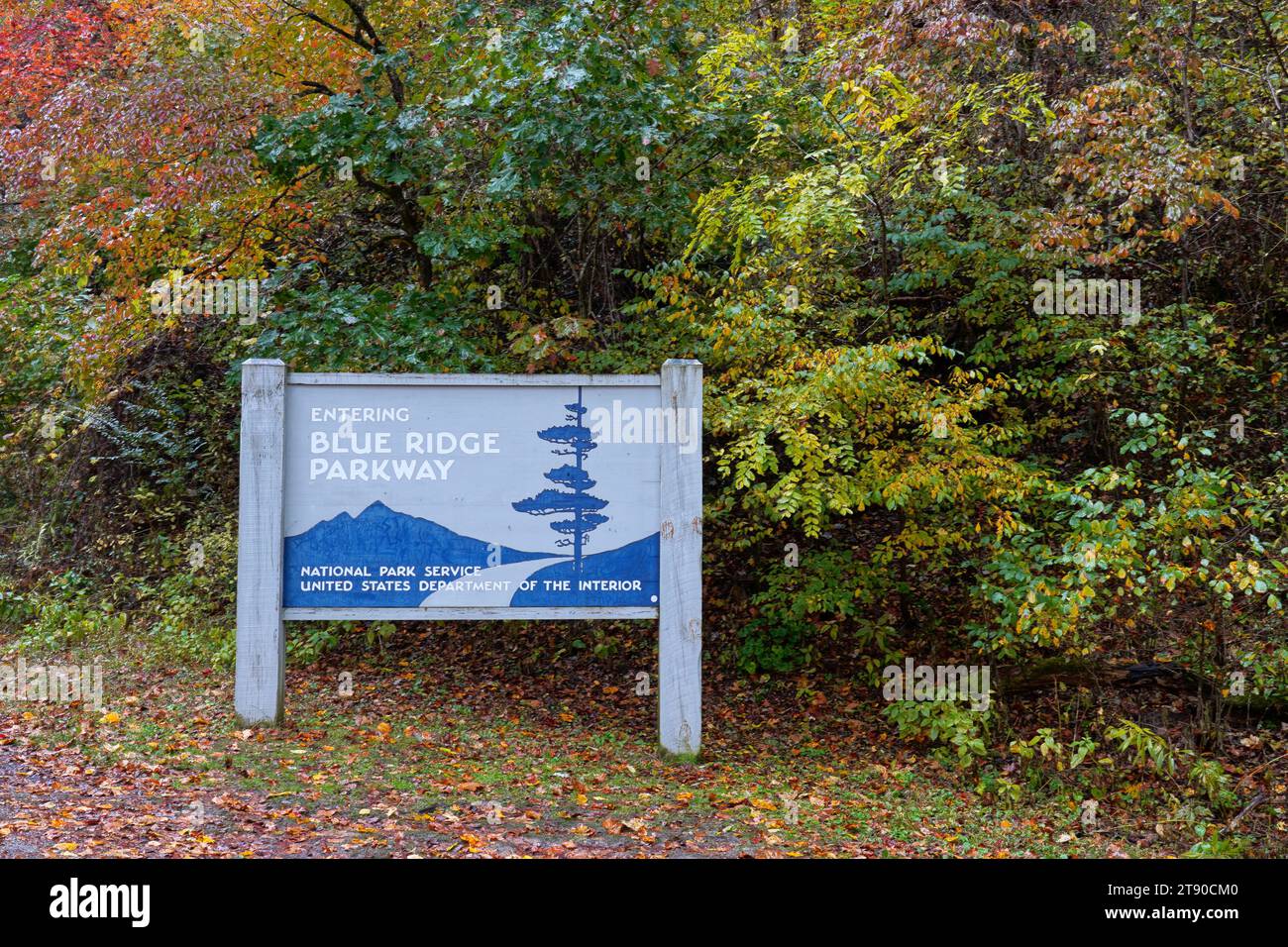 Cherokee, North Carolina, USA - 20. Oktober 2023: Schild zum Blue Ridge Parkway Stockfoto