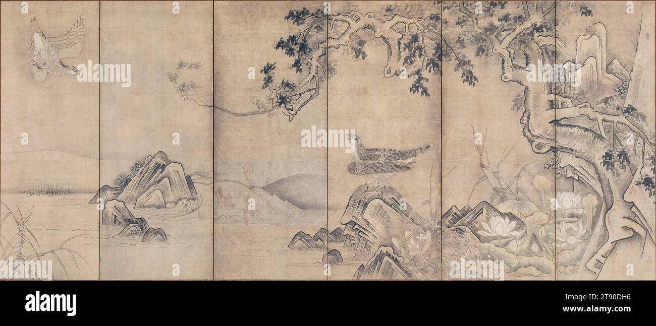 Hawks by a Stream Right of a pair, Mitte des 17. Jahrhunderts, Soga Nichokuan, Japanisch, aktiv um 1620 - 1660, 59 5/16 x 137 5/8 cm. (150,65 x 349,57 cm) (Bild)63 x 145 x 5/8 Zoll (160,02 x 368,3 x 1,59 cm), Tinte und Farbe auf Papier, Japan, 17. Jahrhundert, Greifvögel wurden ab den 1400er und 1500er Jahren ein beliebtes Thema der japanischen Kriegerklasse Bei großformatigen Gemälden wie Faltwalzen bildeten solche Bilder, die Begriffe wie militärische Können, Macht und Tapferkeit ausdrücken, eine besonders eindrucksvolle Kulisse für die Empfänge der Krieger. Stockfoto