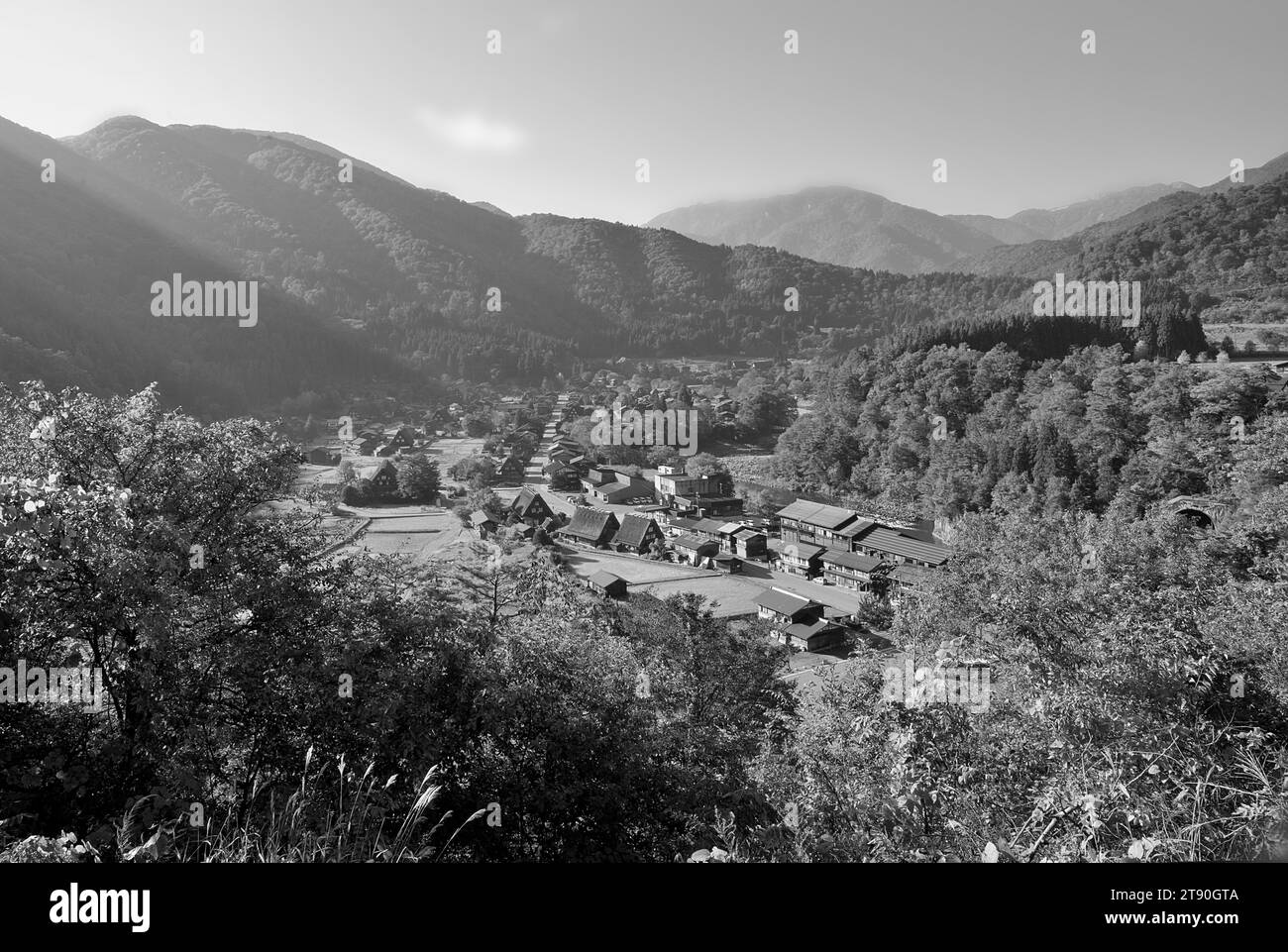 Shirakawa-go (Dorf ogimachi) ein Herbstregen in der Präfektur Gifu ist als ein Dorf im Gassho-Stil bekannt Stockfoto