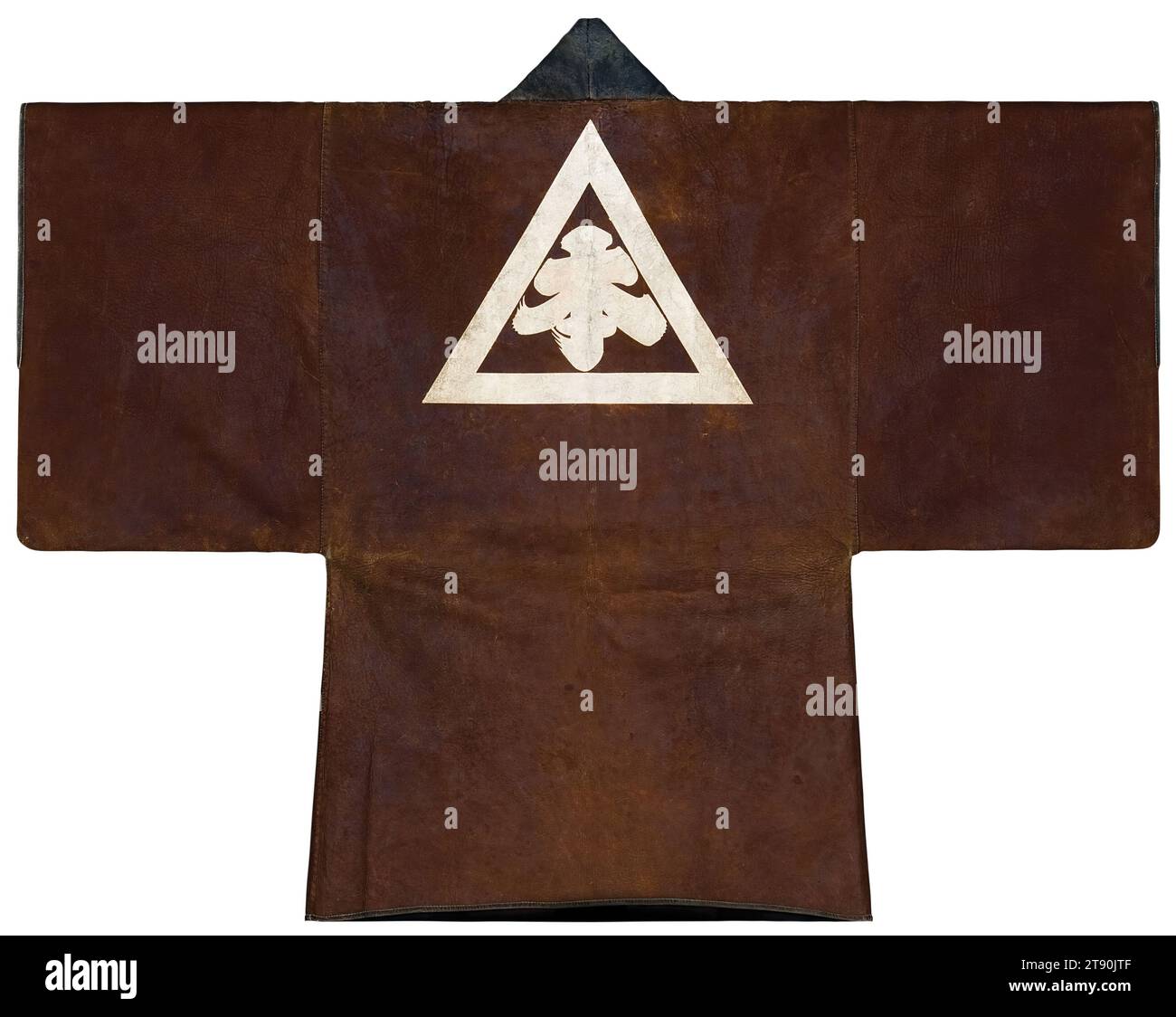 Ledermantel der Feuerwehrparade (kawabaori) mit Familienwappen Hon, 19. Jahrhundert, Unbekanntes Japanisch, 43 x 52 1/4 cm (109,22 x 132,72 cm), Tuch: Hirschleder; Räucherresist, Japan, 19. Jahrhundert Stockfoto