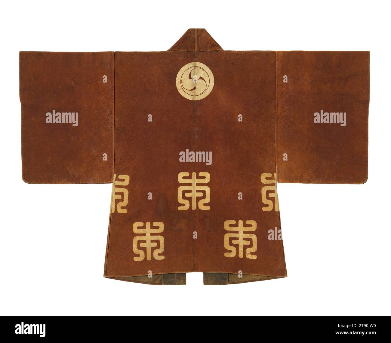 Ledermantel der Feuerwehrparade (kawabaori) mit Familienwappen, 19. Jahrhundert, Unbekanntes Japanisch, 39 9/16 x 51 cm (100,49 x 129,54 cm), Tuch: Hirschleder; Räucherresist, Japan, 19. Jahrhundert Stockfoto
