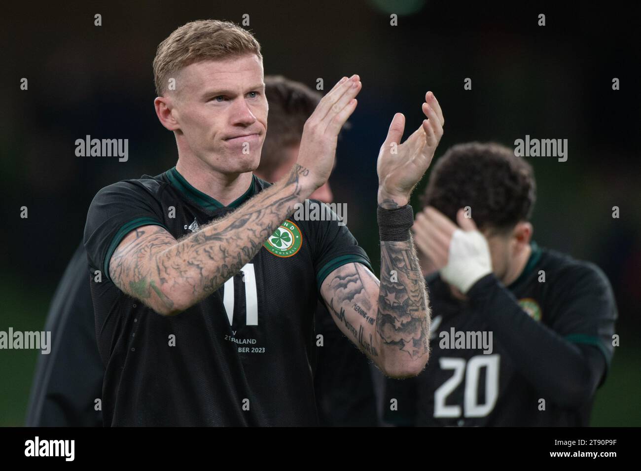 Dublin, Irland. November 2023. James McClean aus Irland verabschiedet sich von den Fans während des Internationalen Freundschaftsspiels zwischen der Republik Irland und Neuseeland im Aviva Stadium in Dublin, Irland am 21. November 2023 (Foto: Andrew SURMA/ Credit: SIPA USA/Alamy Live News) Stockfoto