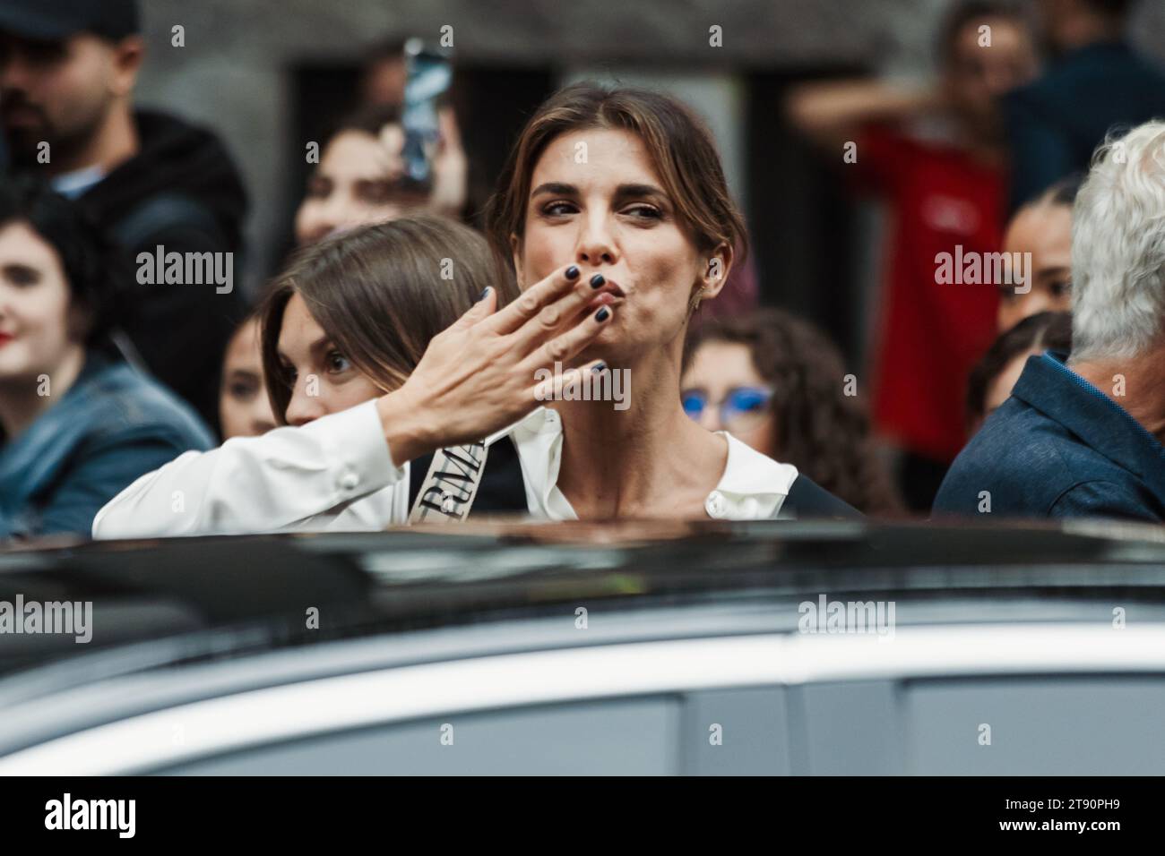 Elisabetta Canalis vor der Emporio Armani Show während der Milan Fashion Week Damenbekleidung Frühjahr/Sommer 2024. Stockfoto