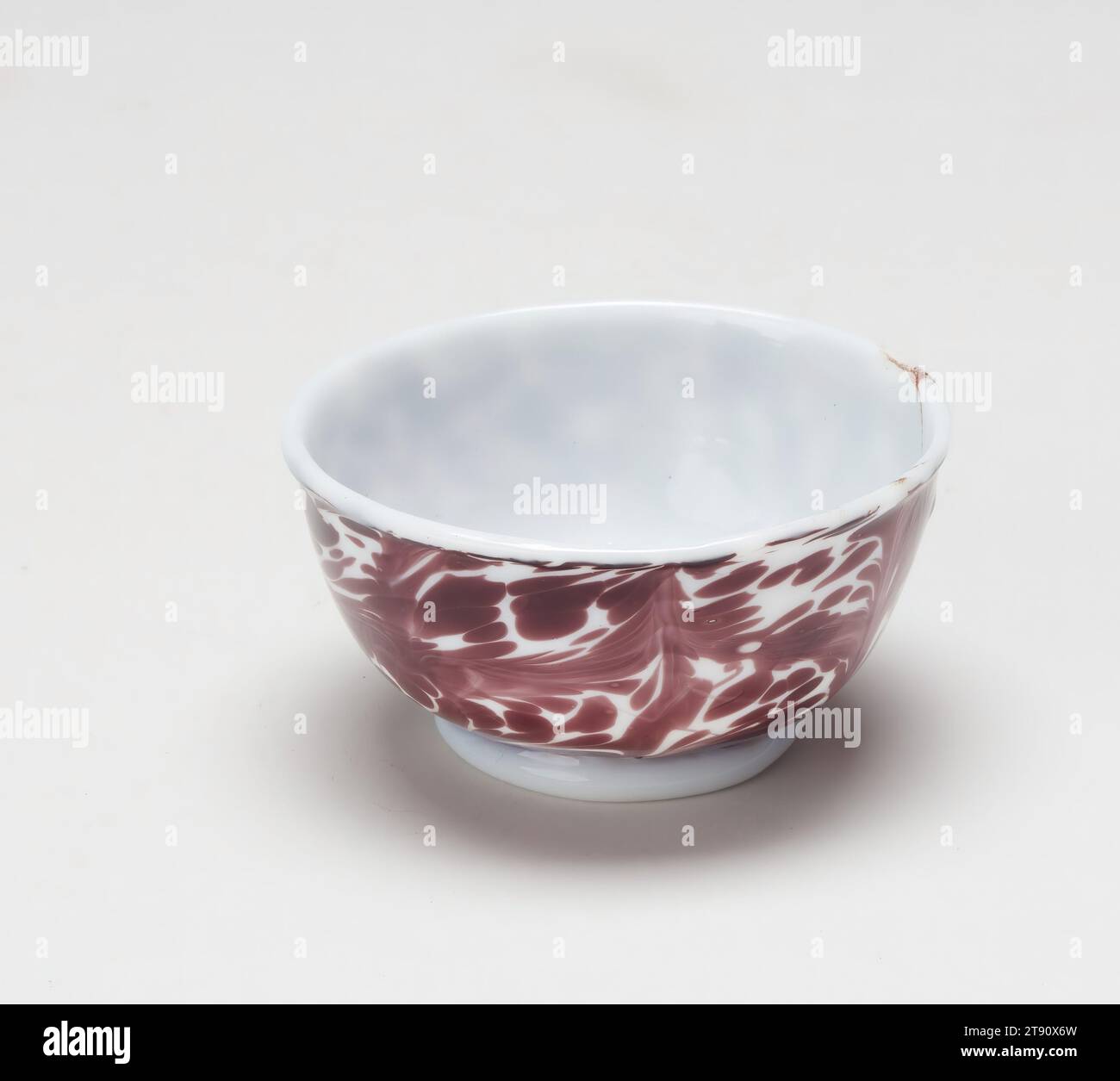 Becher, 18. Jahrhundert, 1 1/2 x 2 3/4 x 2 3/4 Zoll (3,8 x 6,99 x 6,99 cm), Glas, Schweiz, 18. Jahrhundert Stockfoto