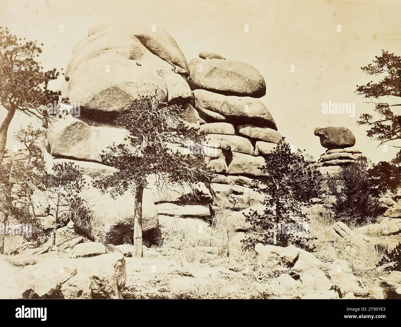 Granite Rock, Buford Station, Laramie Mountains, ca. 1870, Andrew Joseph Russell; Autor: Ferdinand V. Hayden, amerikanisch, 1830 - 1902, 6 x 8 Zoll (15,24 x 20,32 cm) (Bild)9 3/16 x 11 15/16 Zoll (23,34 x 30,32 cm) (Halterung), Albumendruck, USA, 19. Jahrhundert Stockfoto