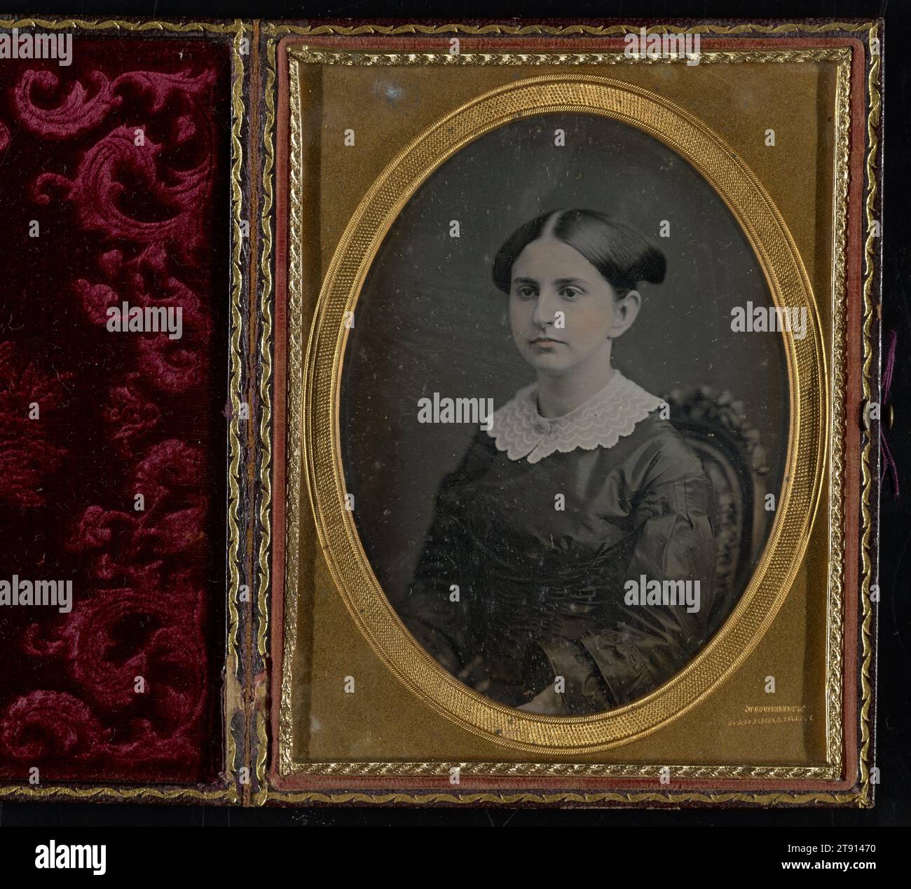 Halblange Ansicht eines jungen Mädchens im 'Gurney Chair', 1852-1858, Jeremiah Gurney, amerikanisch, 1812-1895, 1/2 x 1/4 Zoll (13,97 x 10,8 cm) (Bild)5 15/16 x 4 11/16 x 7/8 Zoll (15,08 x 11,91 x 2,22 cm) (Halterung), Daguerreotype (1/2 Platte), USA, 19. Jahrhundert Stockfoto