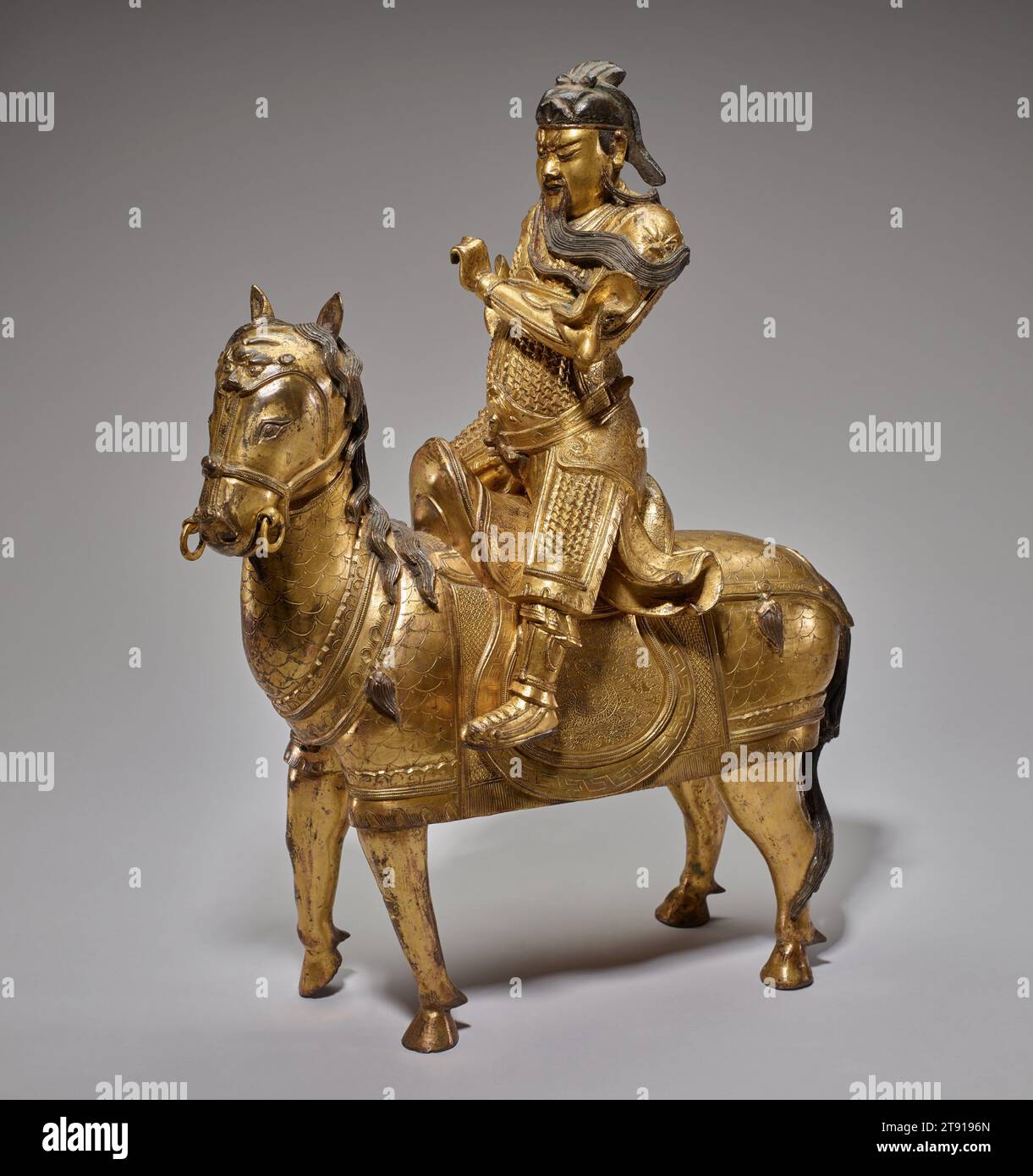 General Guan Yu zu Pferd, 16. Jahrhundert, 20 1/4 x 16 1/2 x 7 (51,4 x 41,9 x 18,7 cm), vergoldete Bronze, China, 16. Jahrhundert Stockfoto
