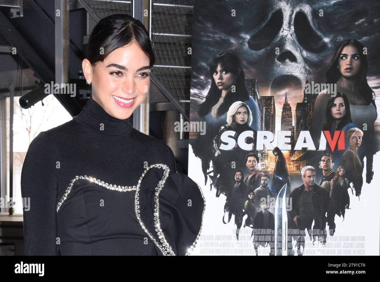 **DATEIFOTO** Melissa Barrera feuerte von Scream VII über Social Media Post auf Israel Palästina. NEW YORK, New YORK – 6. MÄRZ: Melissa Barrera, dargestellt als The Cast of Scream VI, wird das Empire State Building besuchen, um für die bevorstehende Veröffentlichung des Films am 6. März 2023 in New York City zu werben. Copyright: Xmpi099x Credit: Imago/Alamy Live News Stockfoto