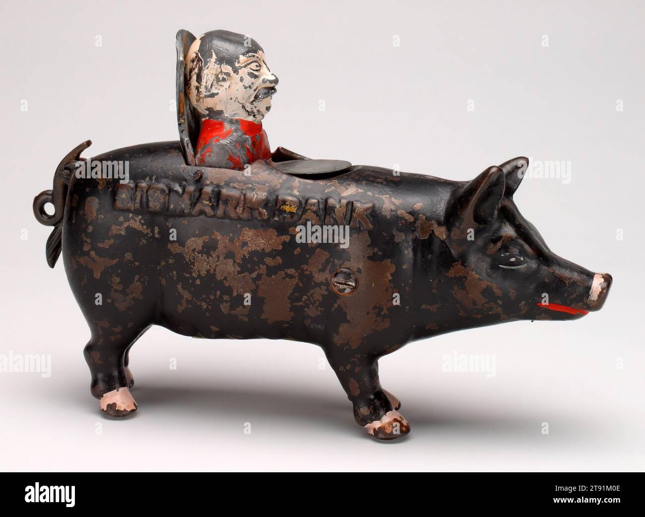 Mechanische Bank der Bismark SIC Bank, ca. 1883-1884, Charles A. Bailey; Hersteller: J. & E. Stevens Company, Cromwell, Connecticut, 1843–1950s, amerikanisch (Middletown, CT), amerikanisch, 1848–1926, 5 1/4 x 7 1/2 x 2 1/2 Zoll (13,34 x 19,05 x 6,35 cm), Eisen, Blei, Zinn, Pigment, 19. Jahrhundert Stockfoto