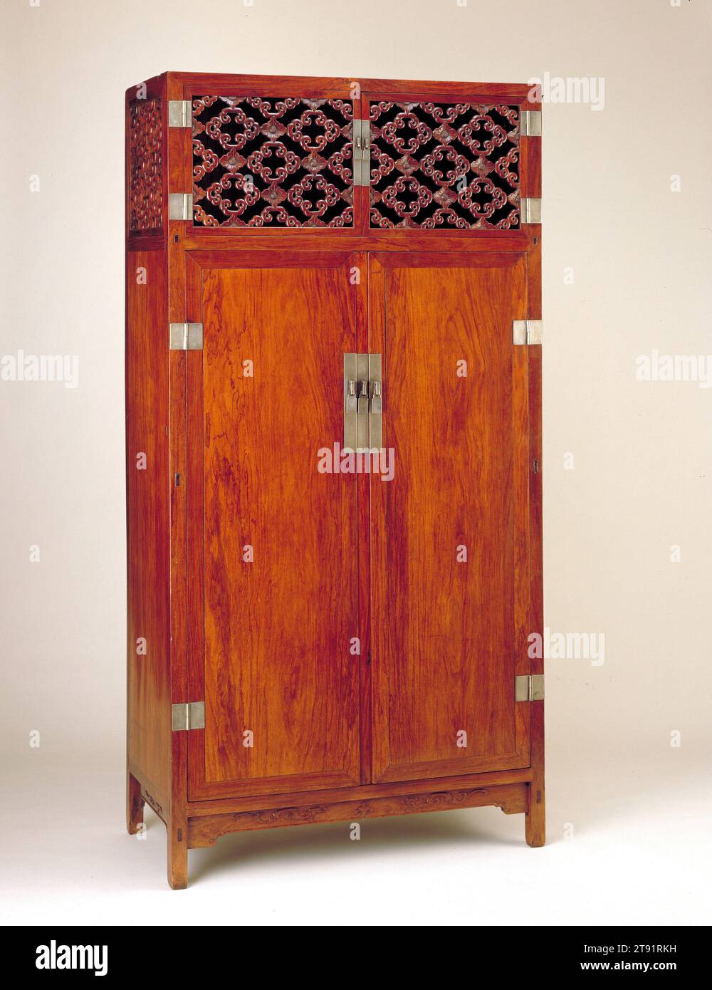 quadratischer-eckschrank-mit-gitterobert-ren-ca-1600-79-1-2-x-40-3-4