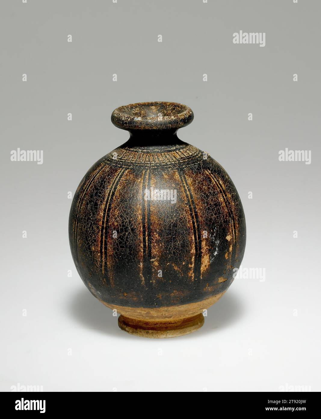 Gefäß, 1. Jahrhundert v. Chr. - 1. Jahrhundert CE, 3 3/4 x 2 15/16 x 2 15/16 Zoll (9,53 x 7,46 x 7,46 cm), glasierte Keramik, 1. Jh. v. Chr. - 1. Jh. n. Chr Stockfoto