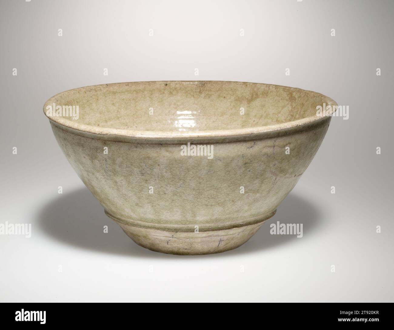 Schüssel, 1. Jahrhundert v. Chr. - 1. Jahrhundert CE, 3 1/2 x 7 5/16 x 7 3/16 Zoll (8,89 x 18,57 x 18,26 cm), glasierte Keramik, 1. Jh. v. Chr. - 1. Jh. n. Chr Stockfoto