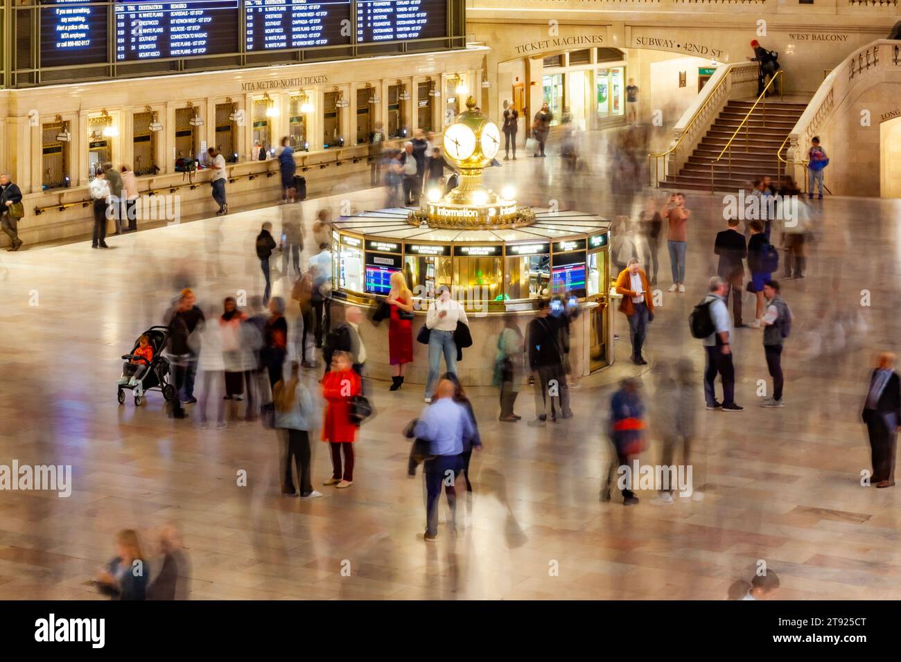 Grand Central Station, New York City, Pendler im Bahnhof, lange Exposition Stockfoto