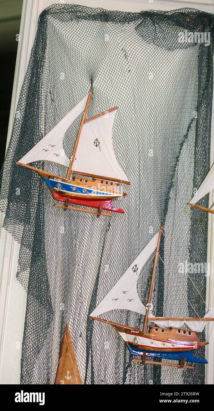 Satz von kleinen bunten Modell Segelboote Stockfoto