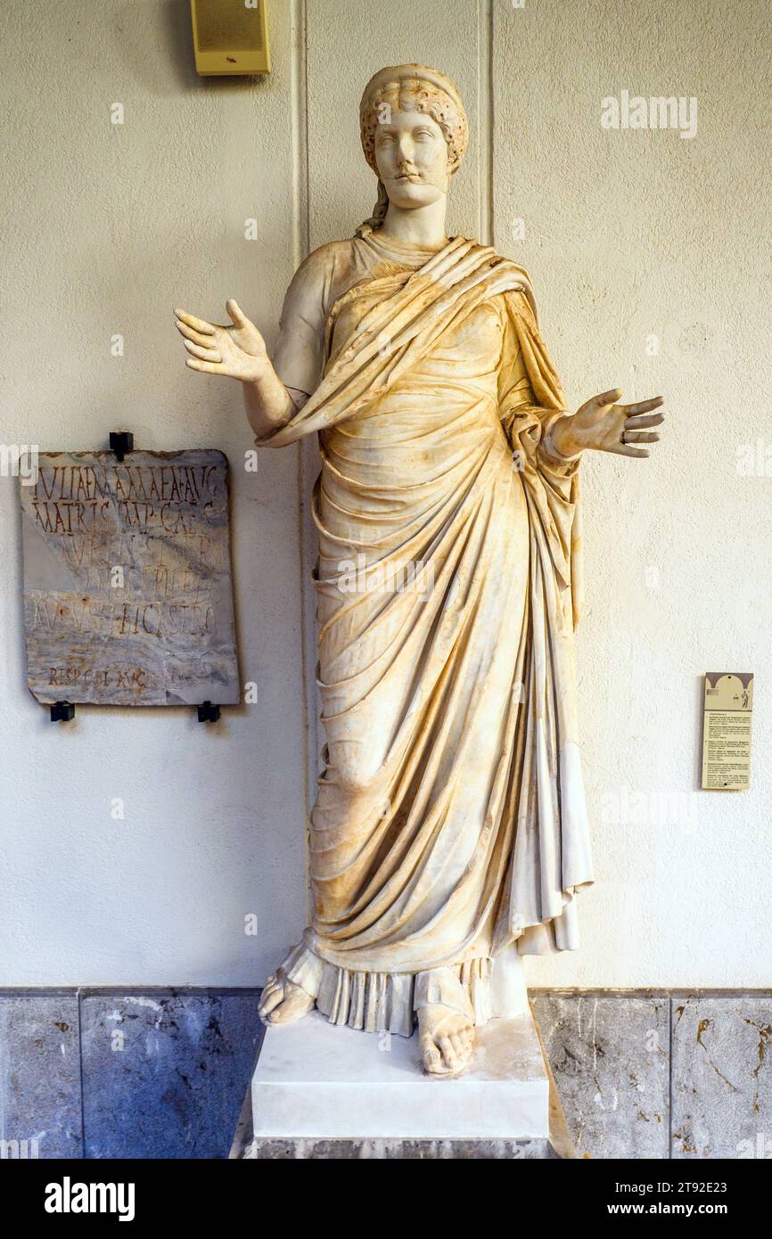 Porträt-Statue von Agrippina dem Älteren, einer Adelsfrau aus der Julio-Clauda-Dynastie (41-54 n. Chr.) - Archäologisches Museum Antonino Salinas - Palermo, Sizilien Stockfoto