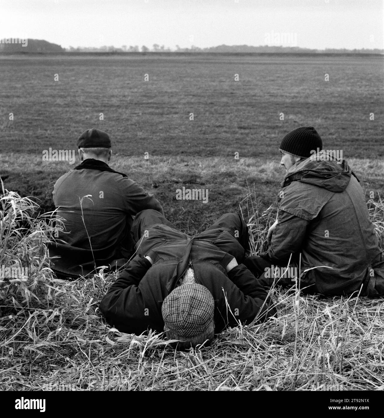 Waterloo Cup Hare Coursing jährliche Veranstaltung 2000s UK. Die Zuschauer der Arbeiterklasse beim Waterloo Cup entspannen zwischen den Gängen. In Der Nähe Von Altcar, Lancashire, England. 2002 HOMER SYKES Stockfoto