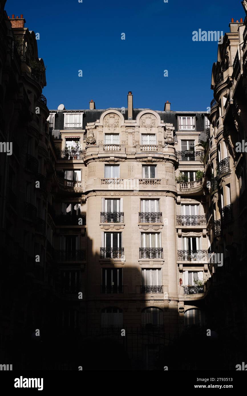 Blick auf das Gebäude in der Renouard Street im 16. Bezirk von Paris Stockfoto